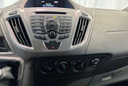 Valkoinen Ford Tourneo Custom 2017 kuva 13.