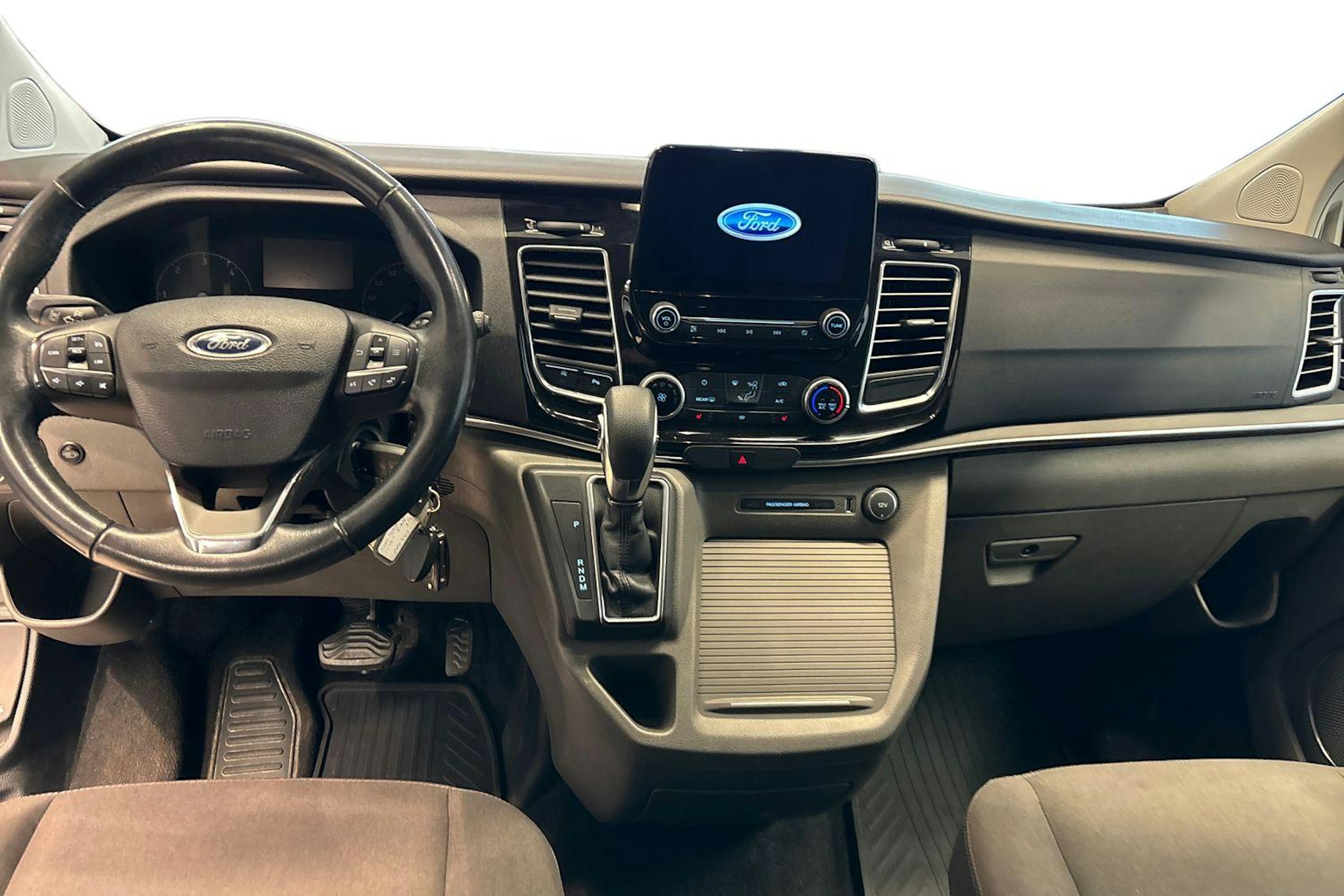 Sininen Ford Tourneo Custom 2019 kuva 7.