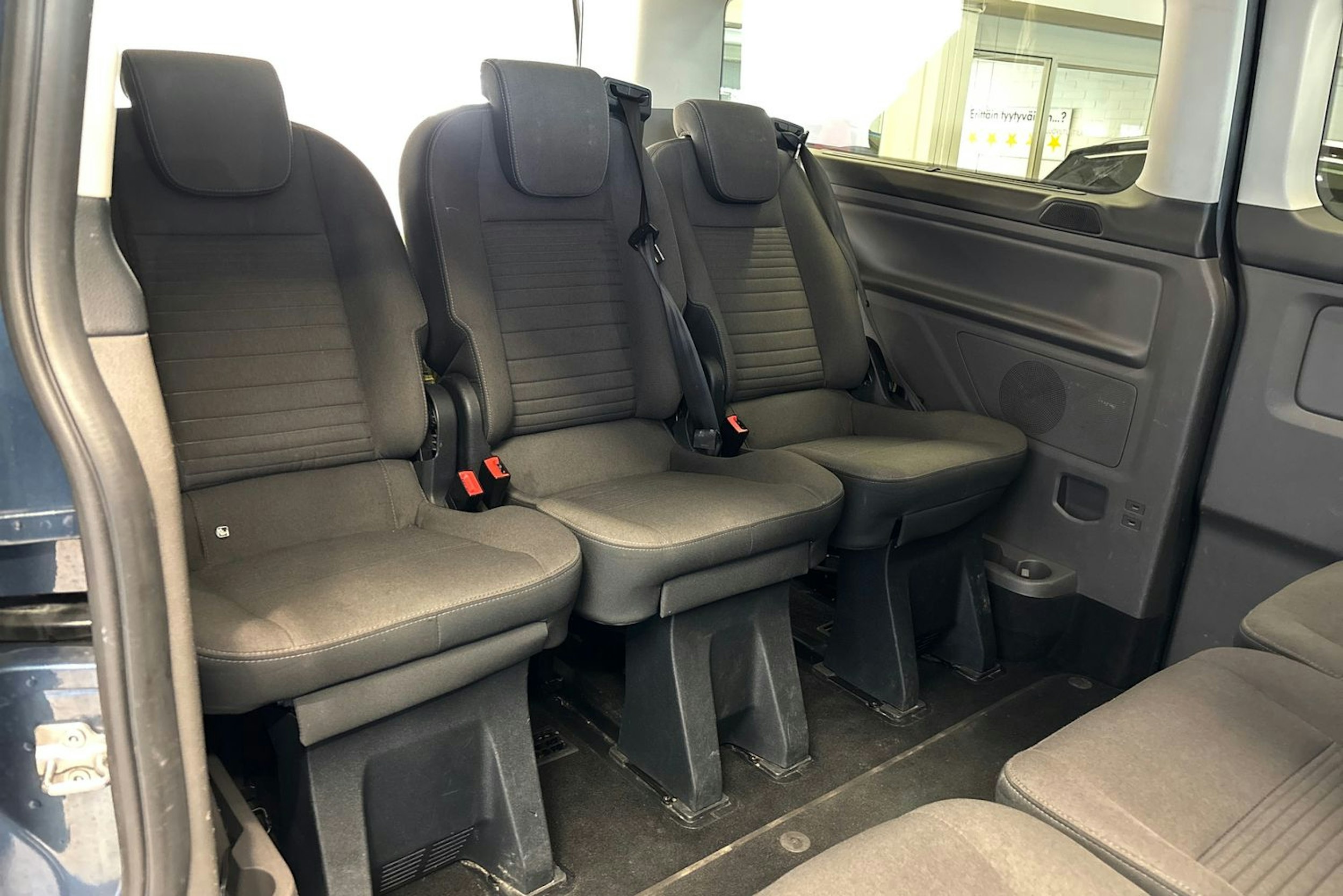 Sininen Ford Tourneo Custom 2019 kuva 14.