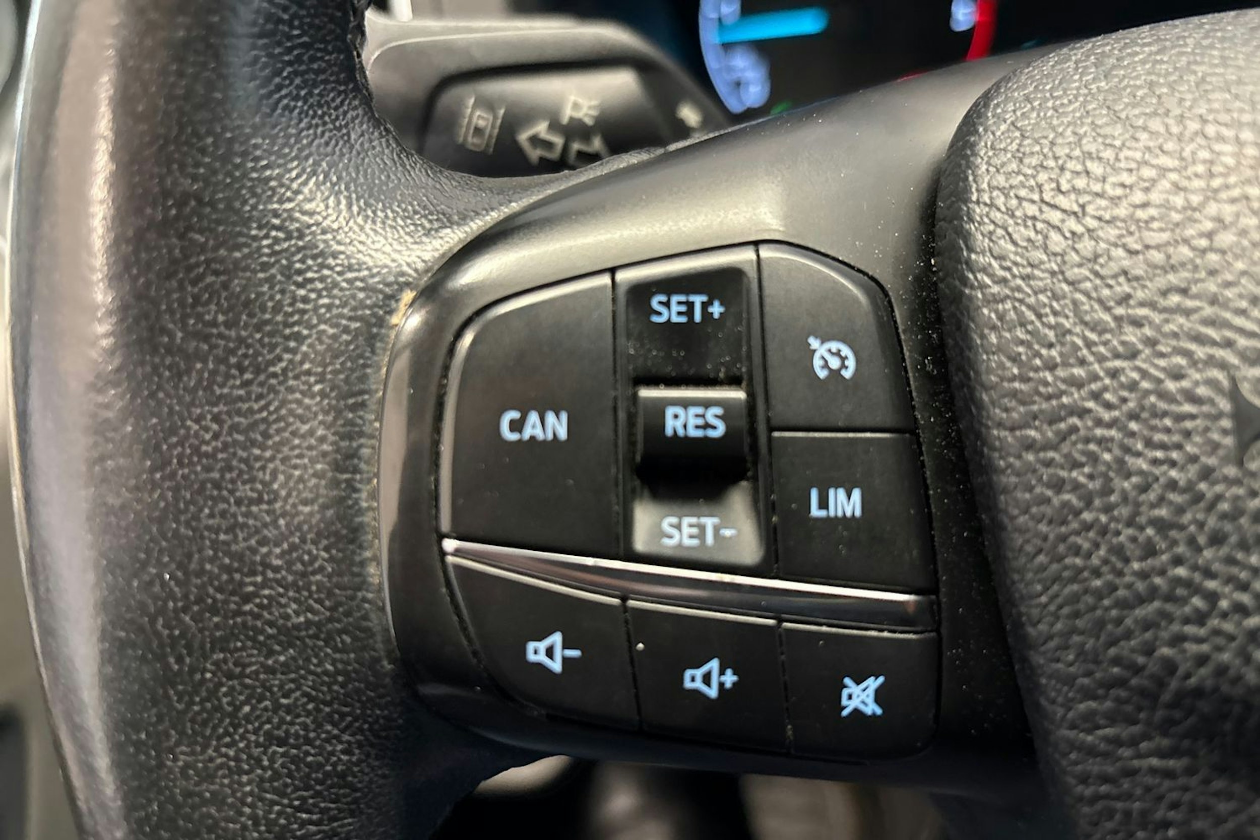 Sininen Ford Tourneo Custom 2019 kuva 20.