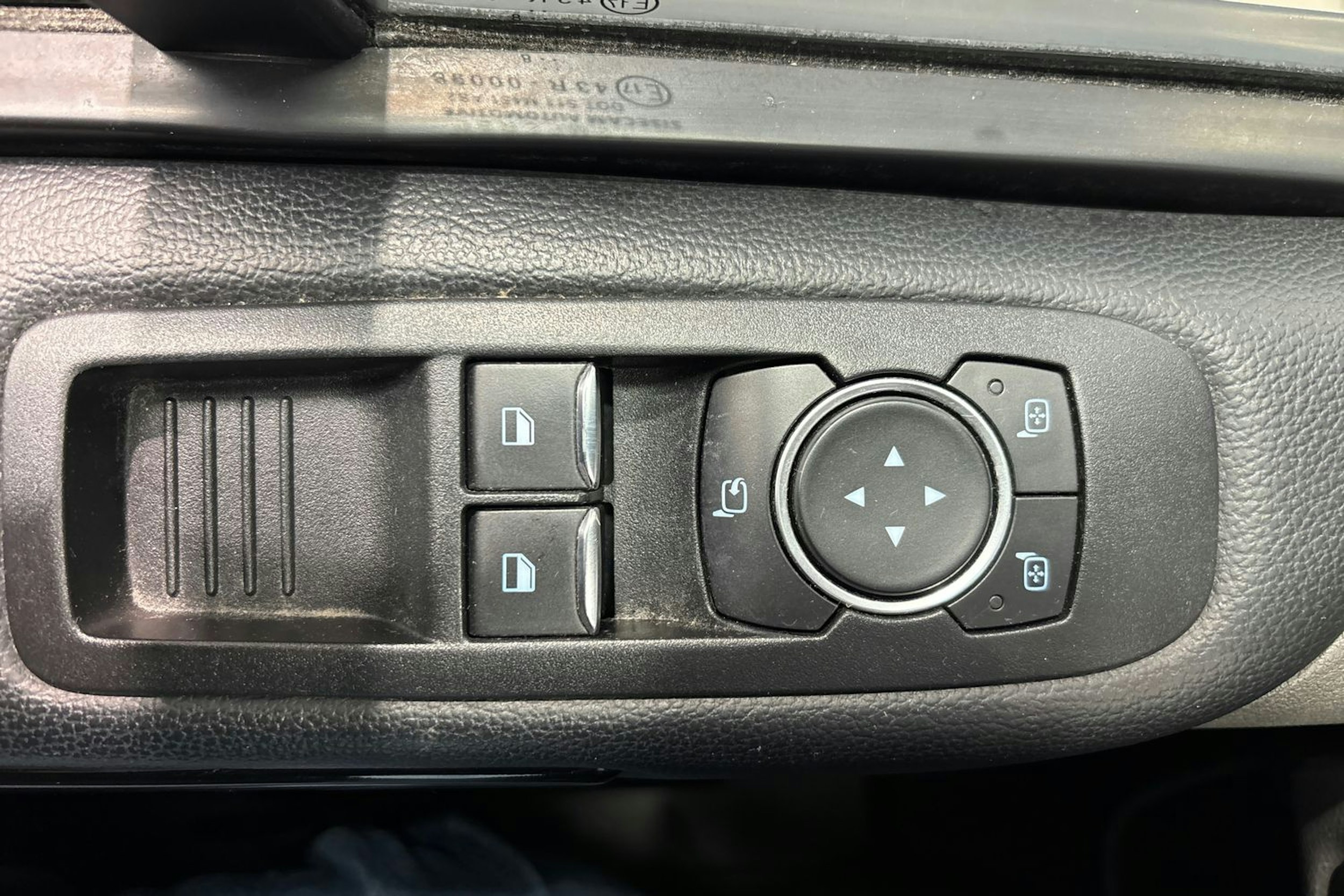 Sininen Ford Tourneo Custom 2019 kuva 23.