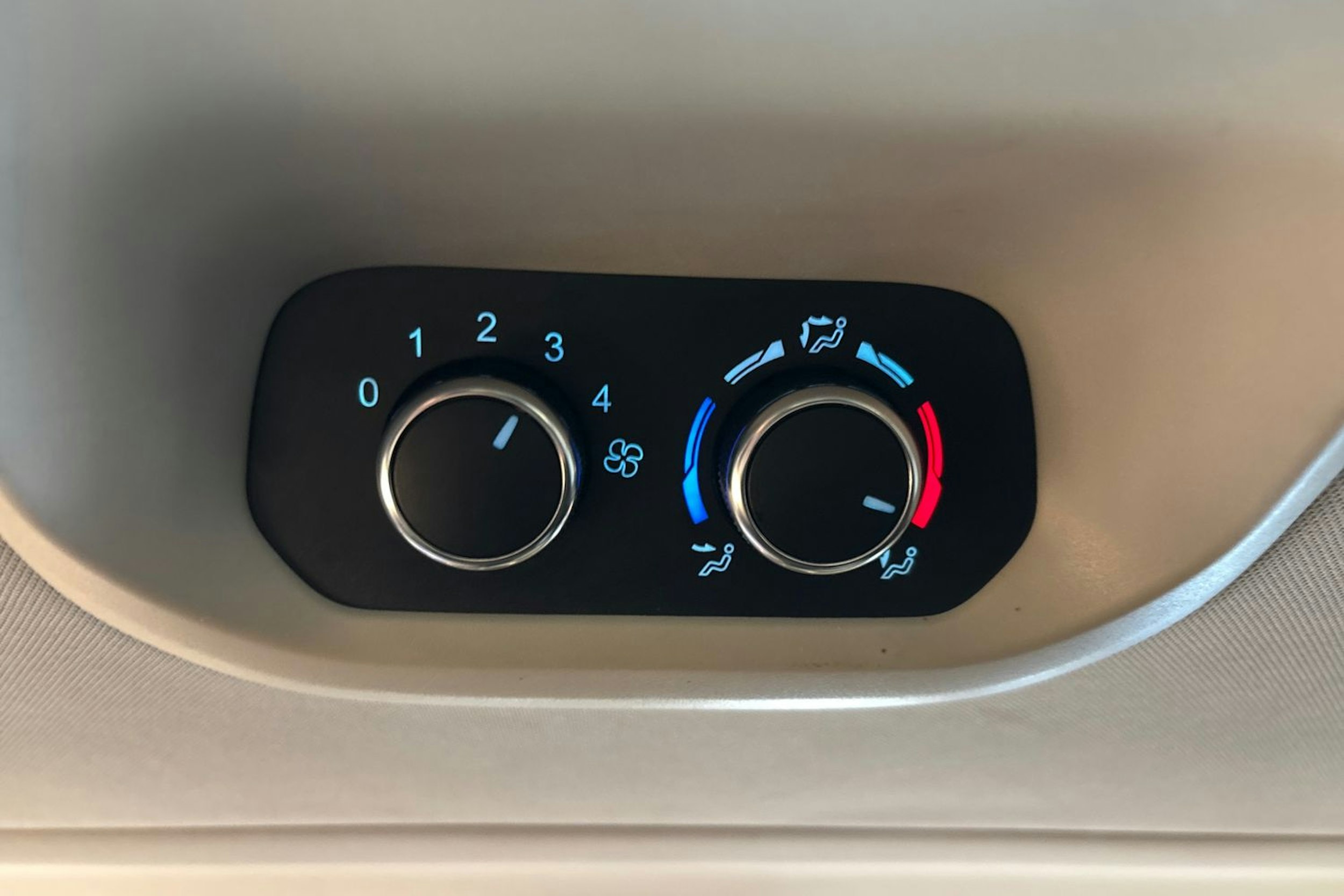 Sininen Ford Tourneo Custom 2019 kuva 31.