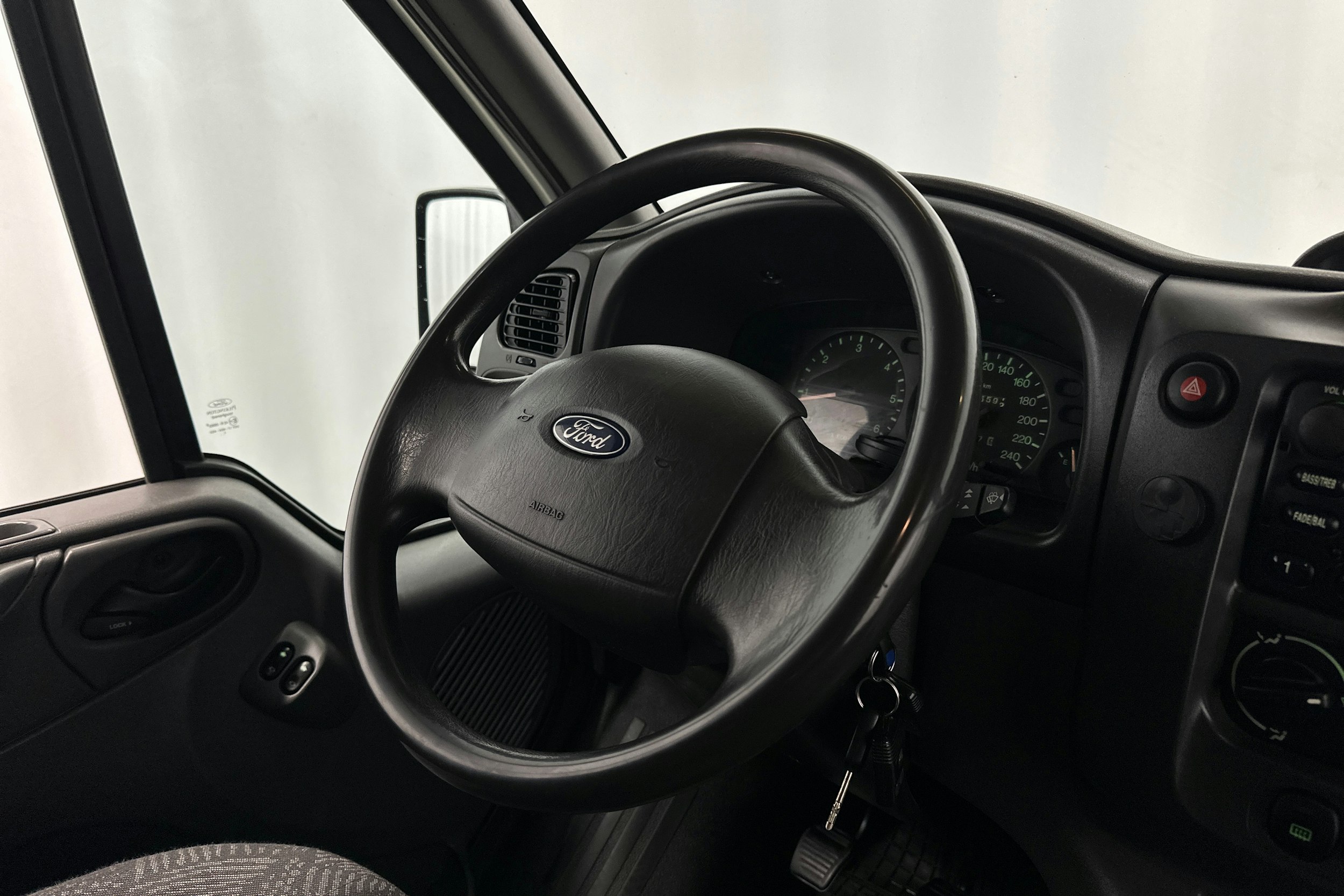 harmaa Ford Transit 2002 kuva 10.