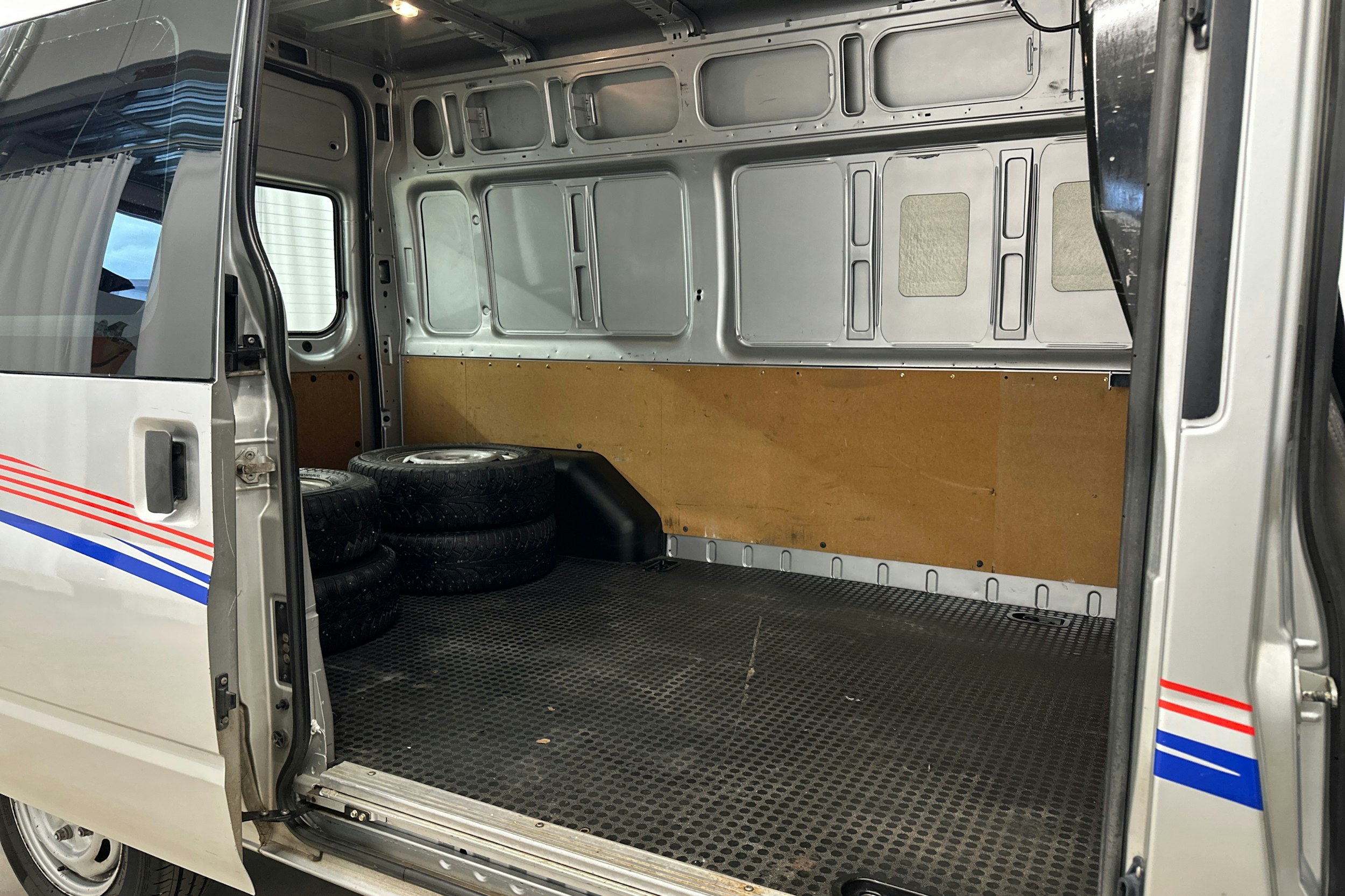 harmaa Ford Transit 2002 kuva 13.
