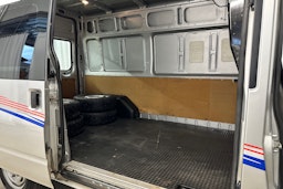 harmaa Ford Transit 2002 kuva 13.
