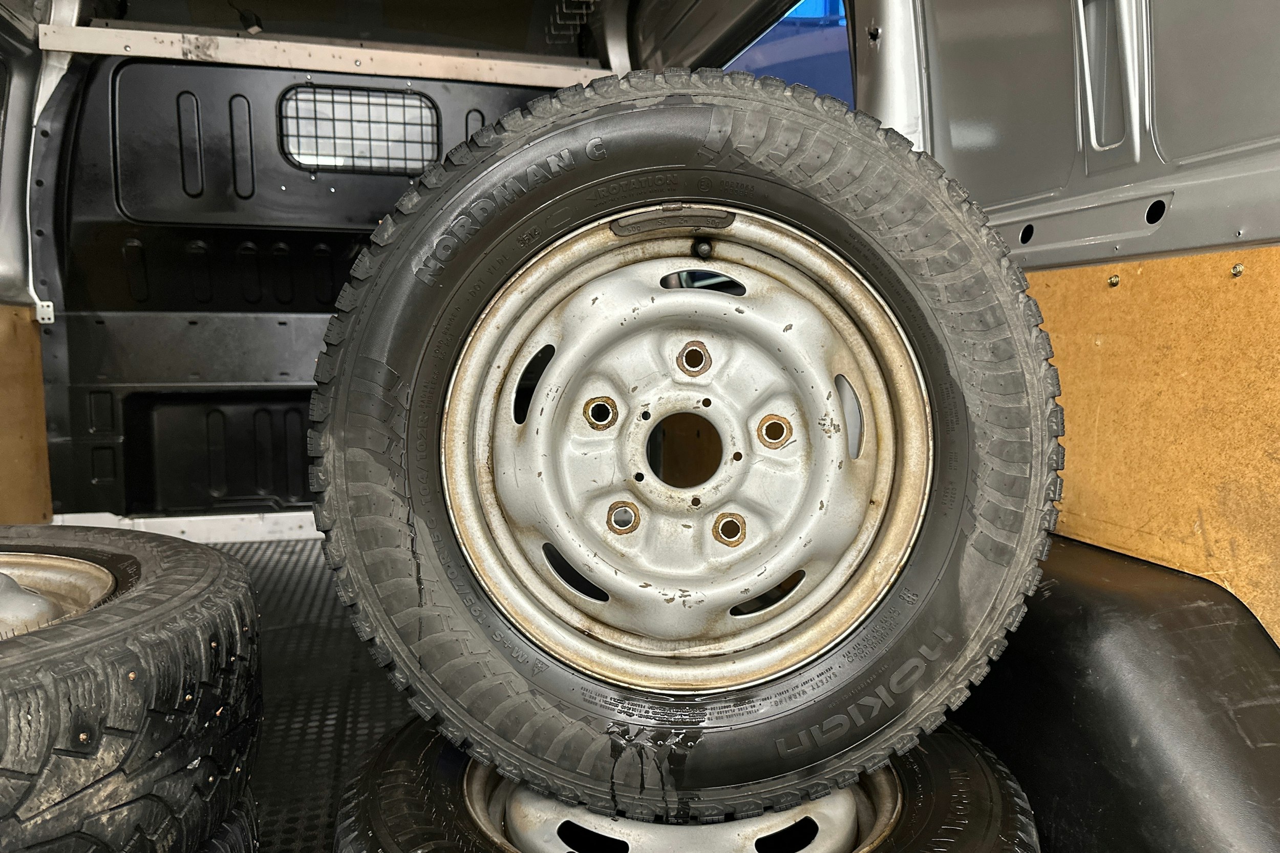 harmaa Ford Transit 2002 kuva 16.