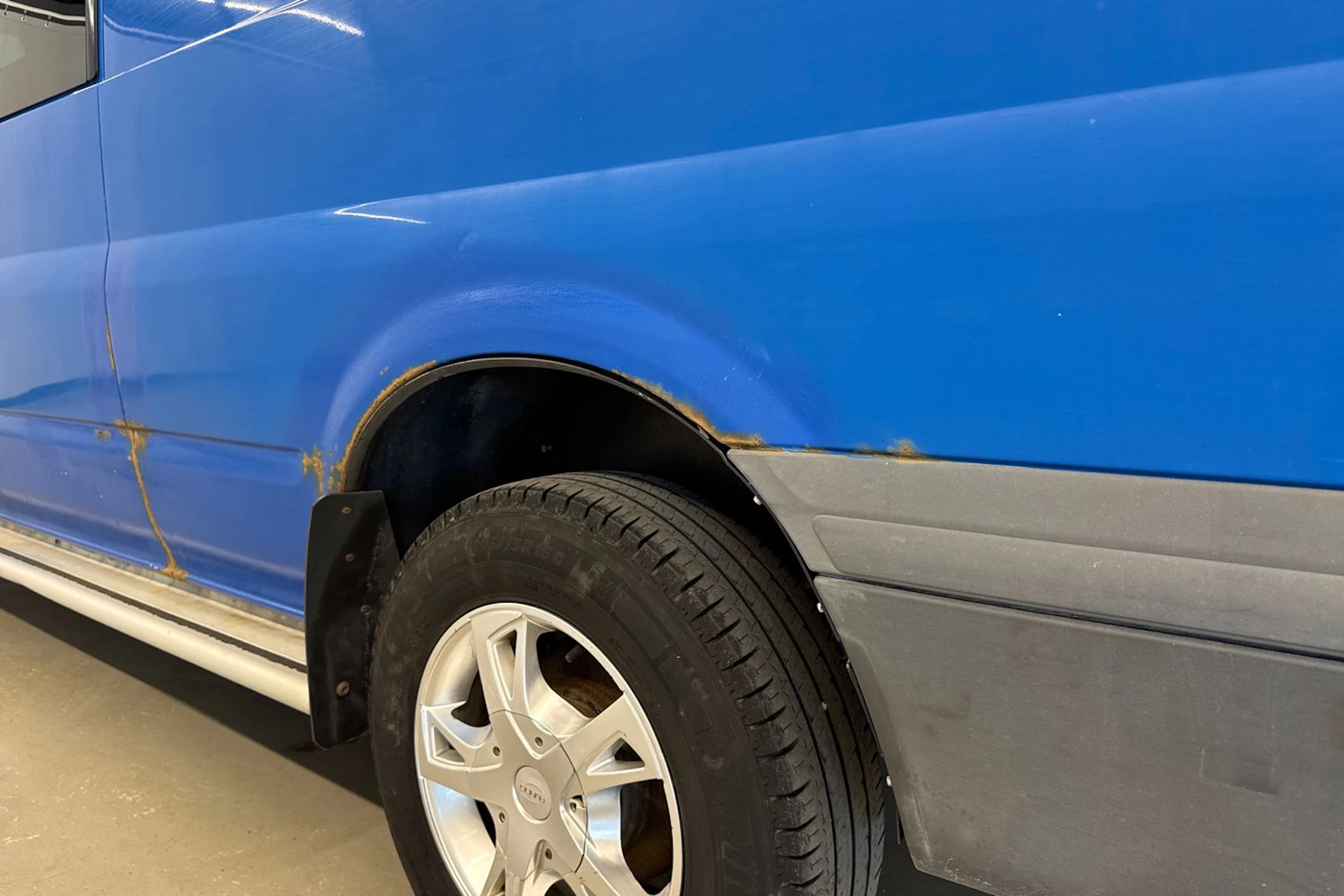 sininen Ford Transit 2005 kuva 27.
