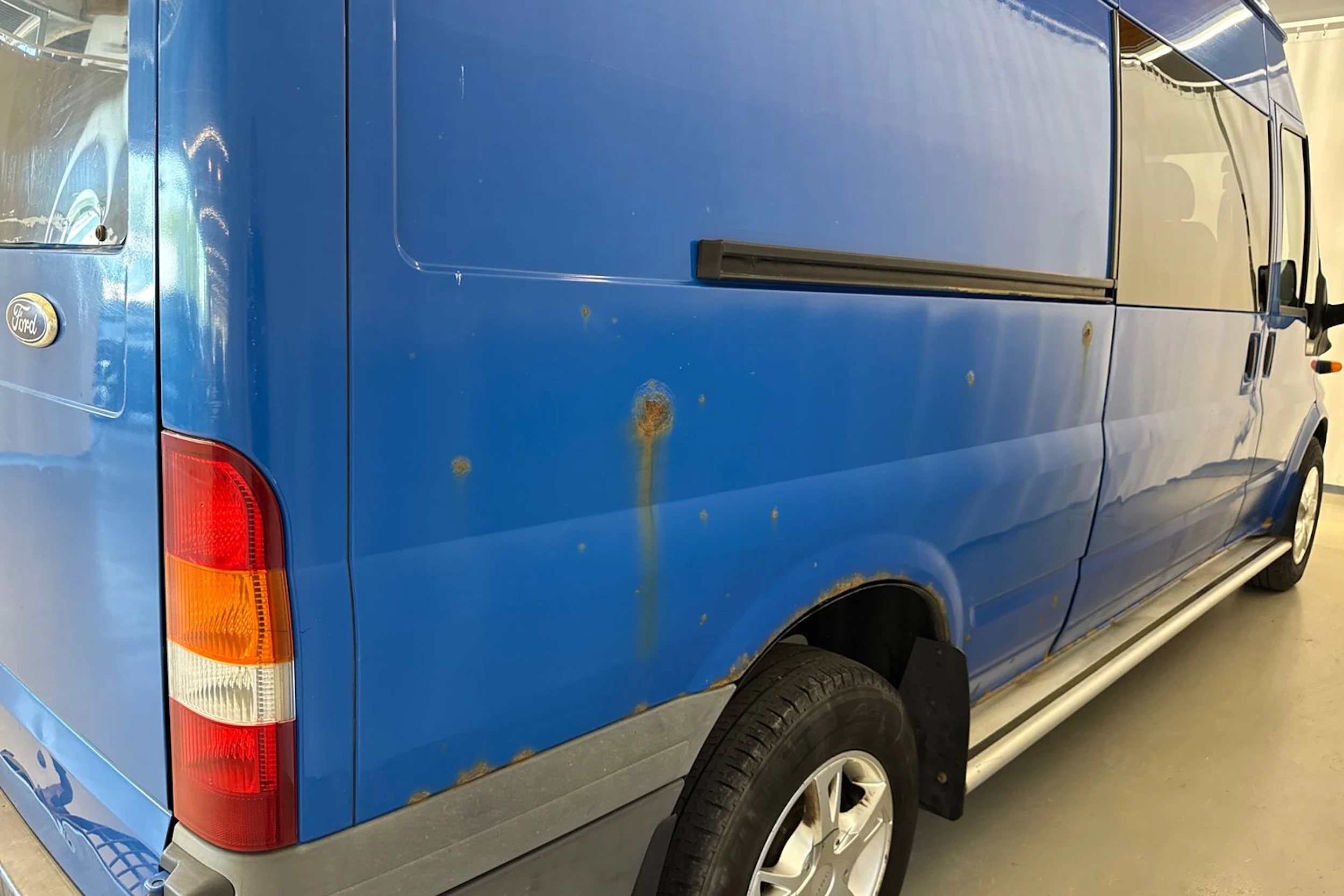 sininen Ford Transit 2005 kuva 32.