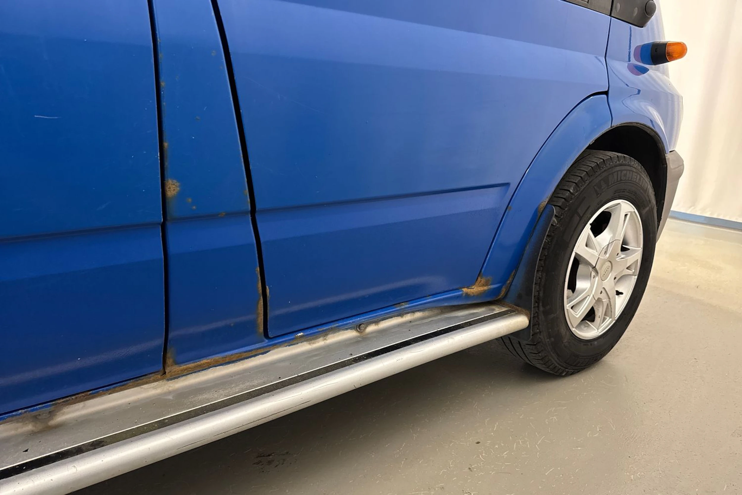 sininen Ford Transit 2005 kuva 35.