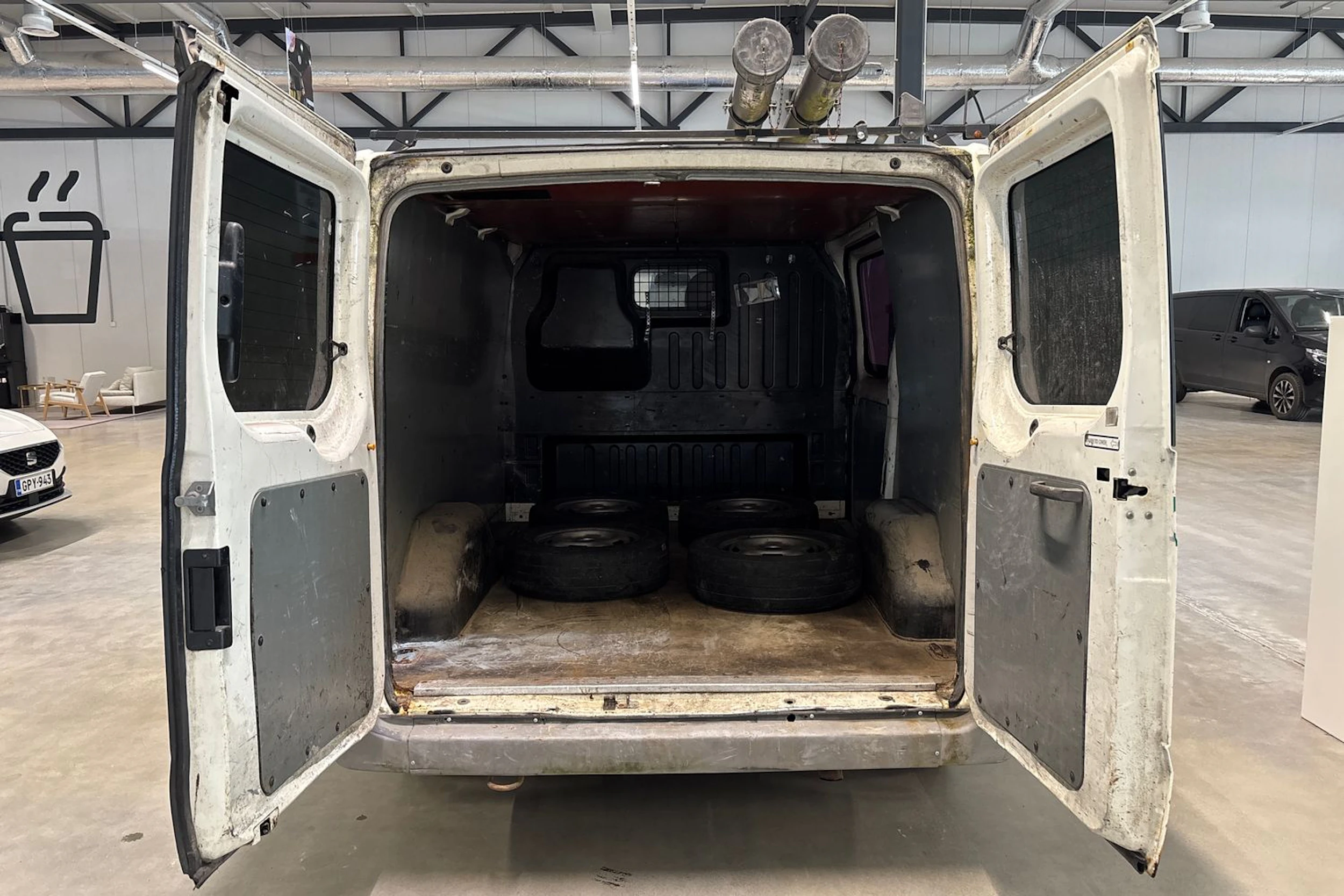 valkoinen Ford Transit 2006 kuva 4.