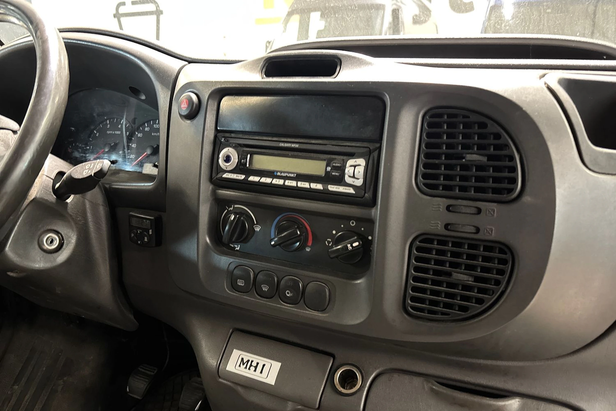 valkoinen Ford Transit 2006 kuva 6.