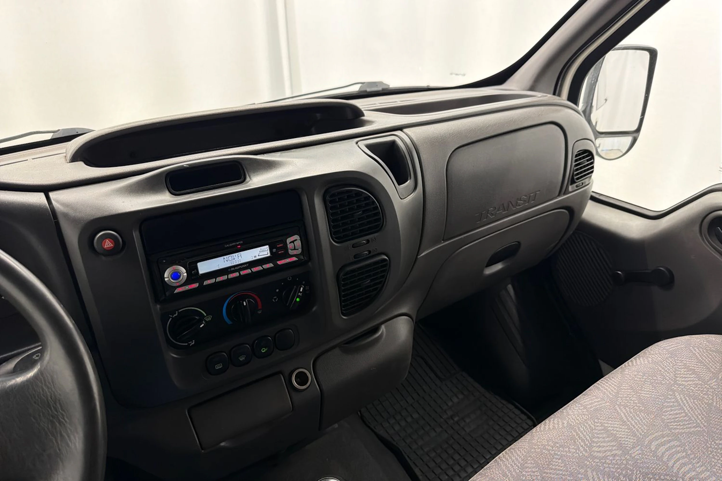 valkoinen Ford Transit 2006 kuva 12.