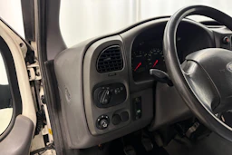 valkoinen Ford Transit 2006 kuva 16.