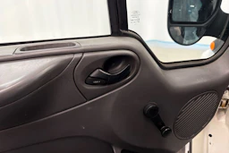 valkoinen Ford Transit 2006 kuva 17.