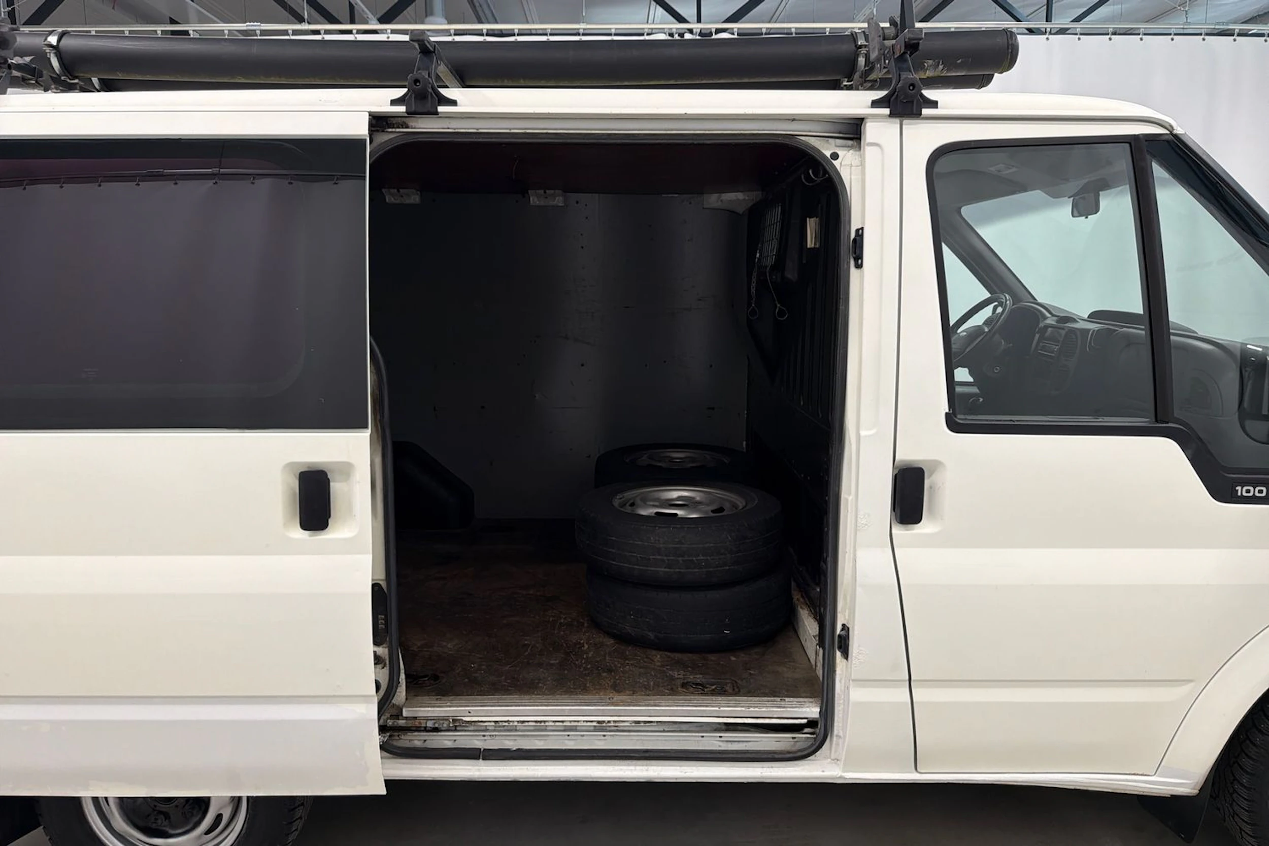 valkoinen Ford Transit 2006 kuva 18.