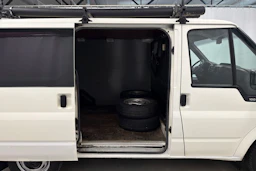 valkoinen Ford Transit 2006 kuva 18.