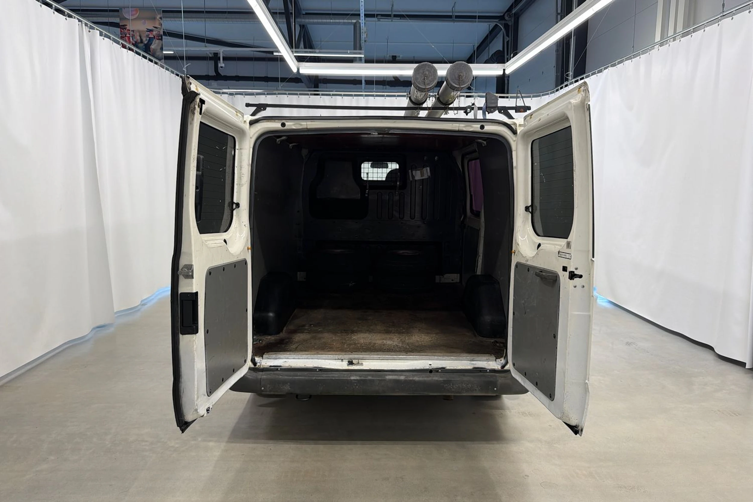 valkoinen Ford Transit 2006 kuva 21.