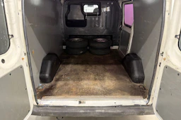 valkoinen Ford Transit 2006 kuva 22.