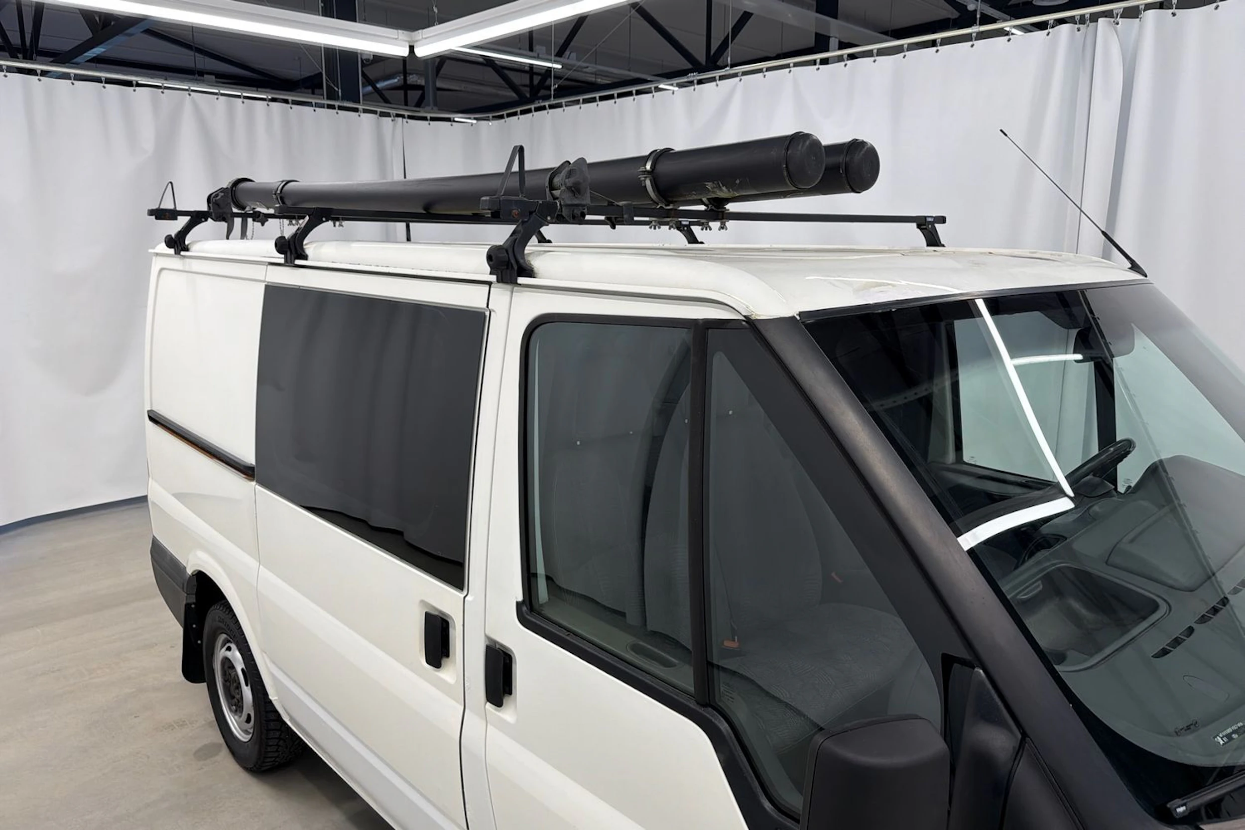 valkoinen Ford Transit 2006 kuva 23.