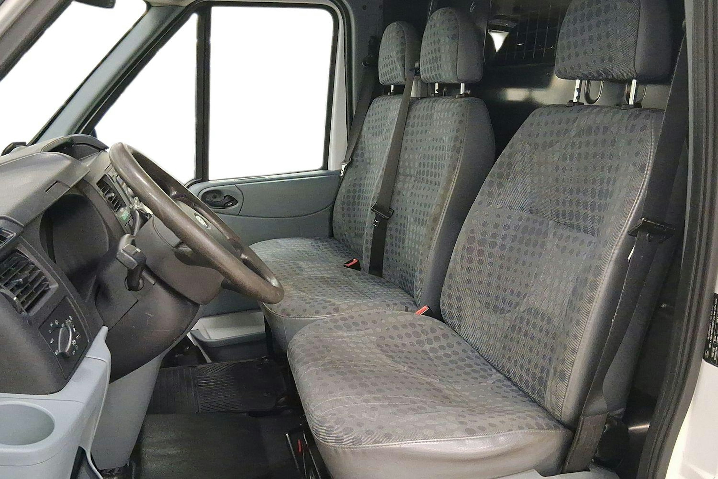 valkoinen Ford Transit 2007 kuva 9.