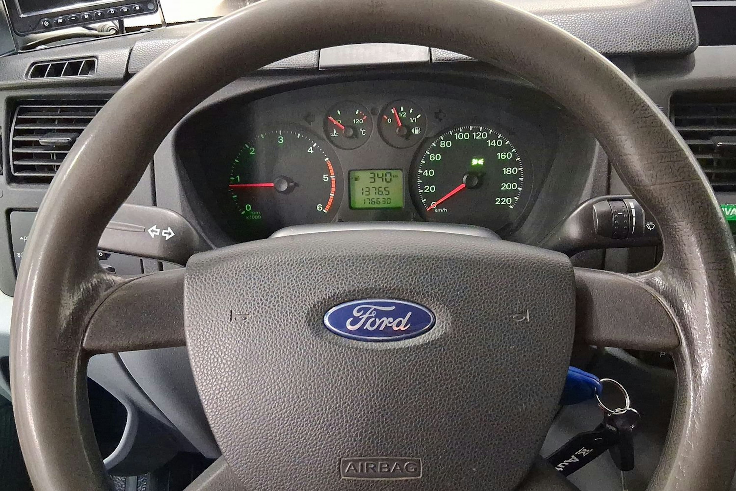 valkoinen Ford Transit 2007 kuva 15.