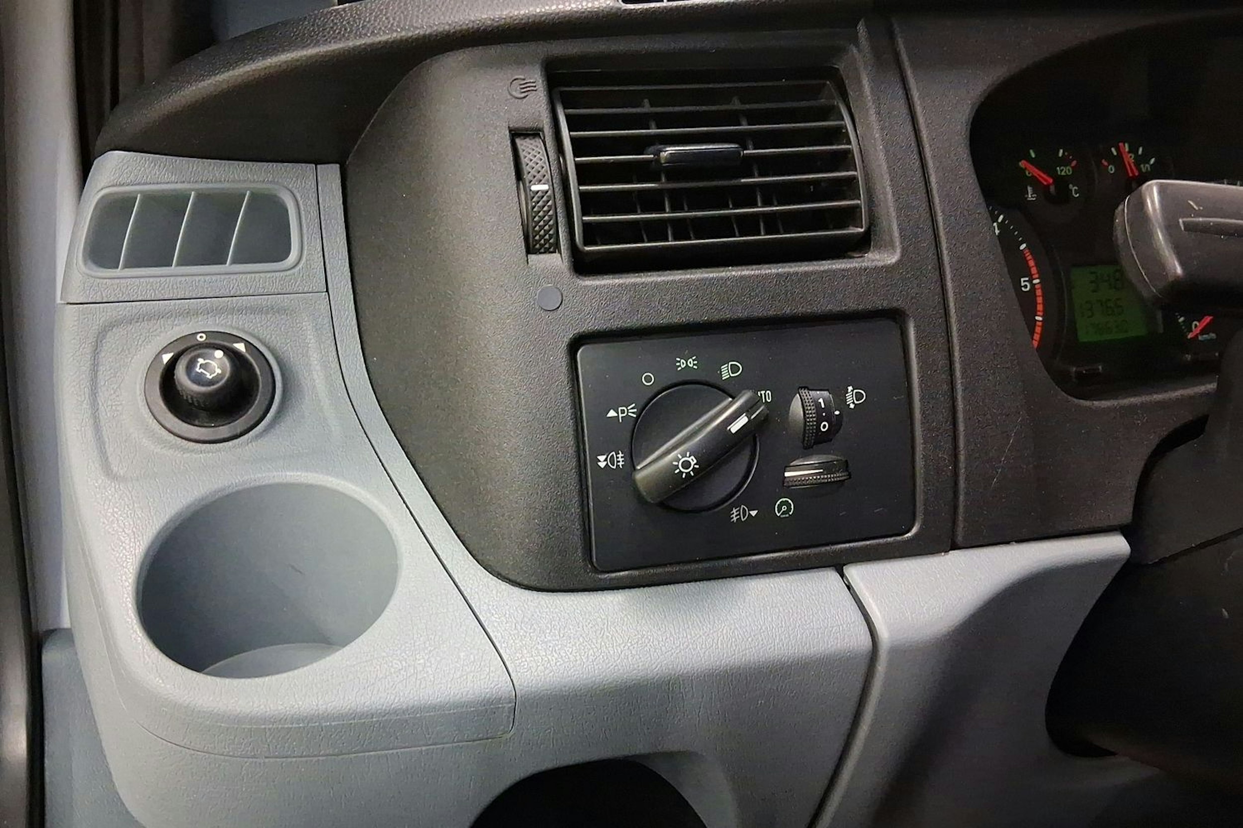 valkoinen Ford Transit 2007 kuva 19.