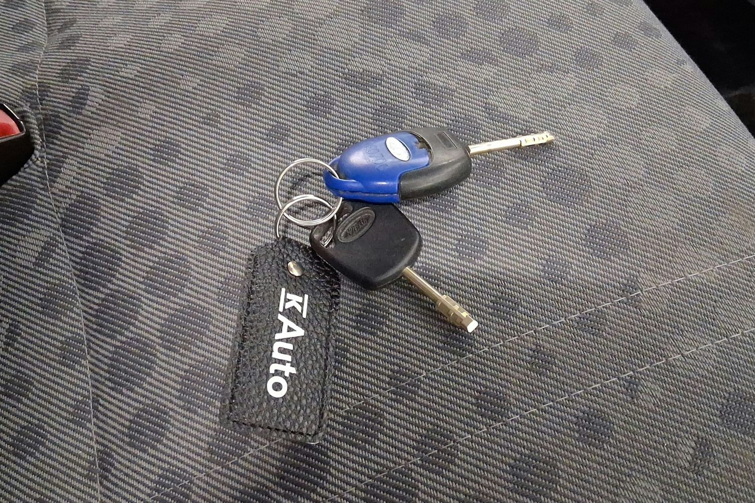 valkoinen Ford Transit 2007 kuva 24.