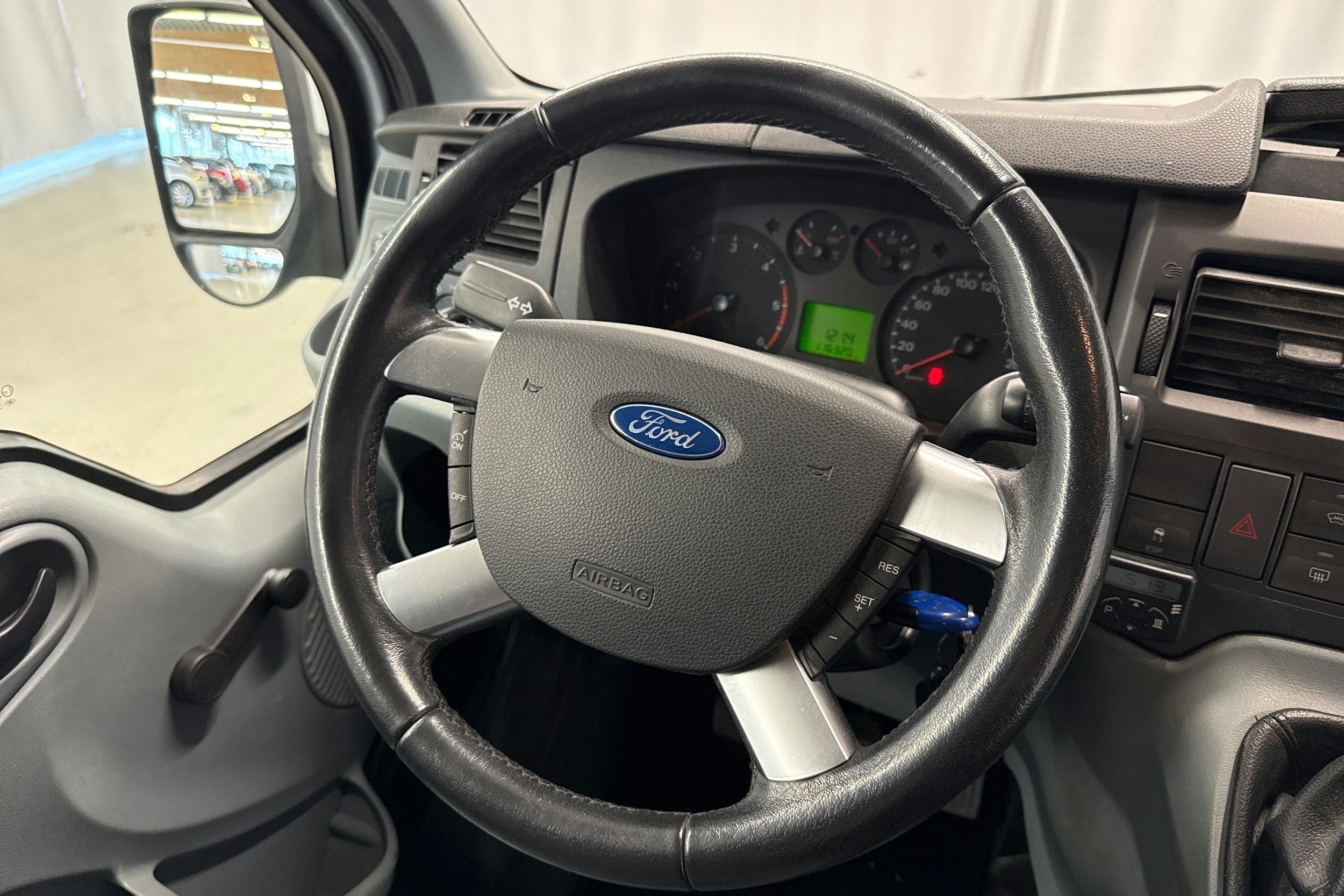 sininen Ford Transit 2008 kuva 13.