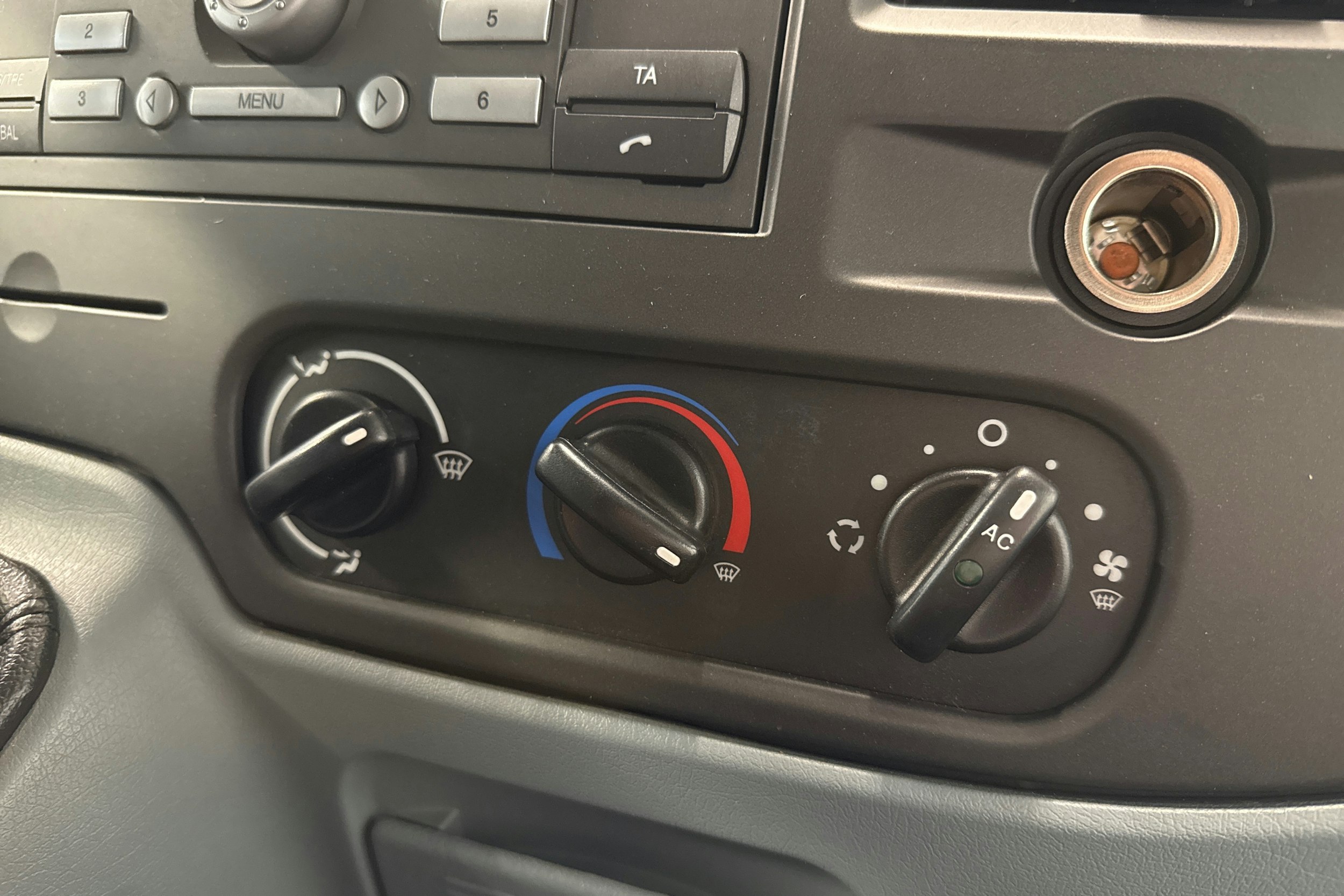 sininen Ford Transit 2008 kuva 20.
