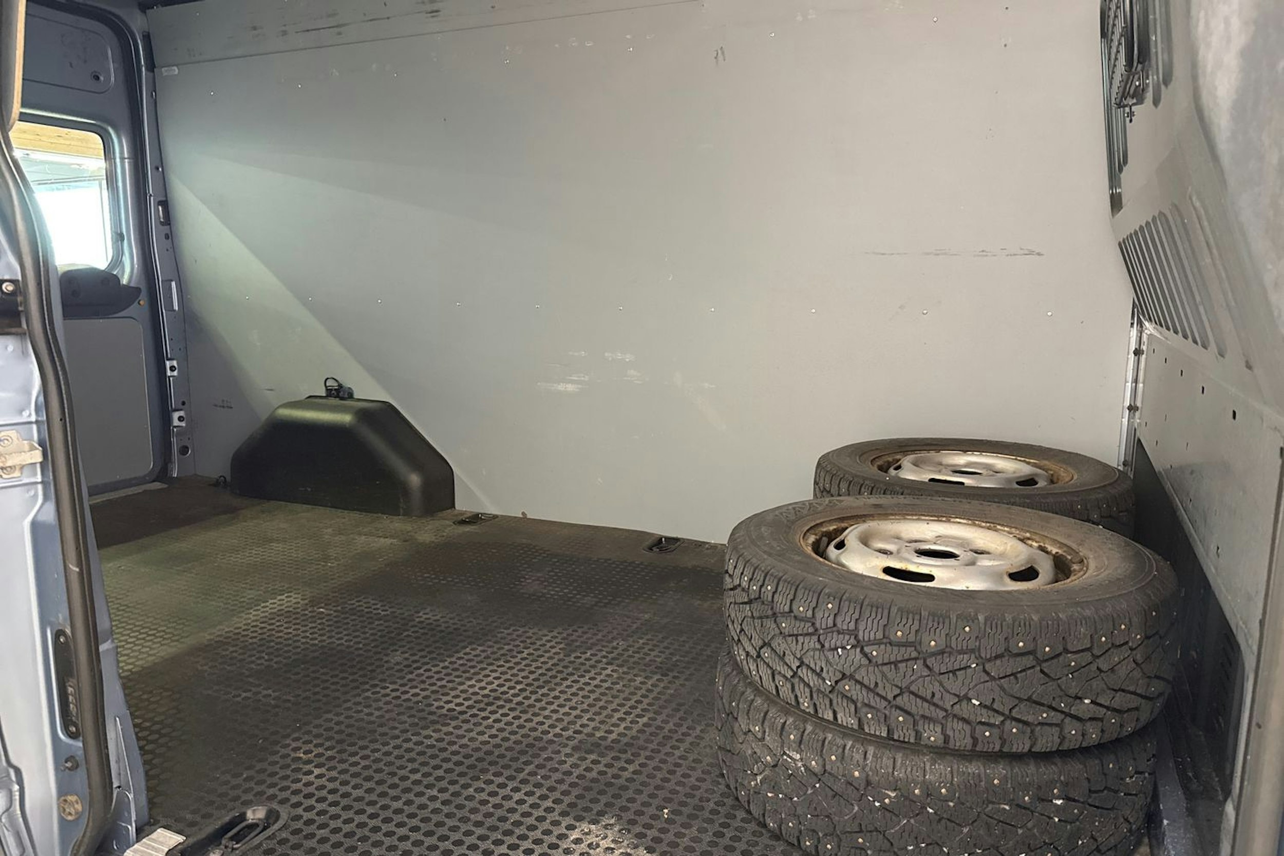 sininen Ford Transit 2008 kuva 24.