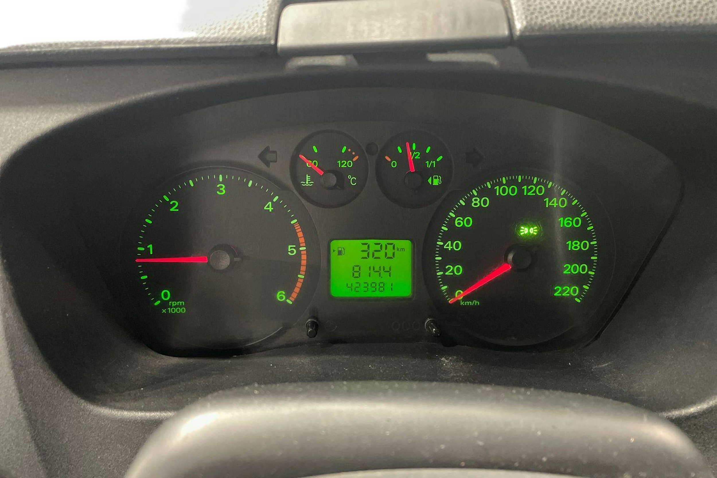 valkoinen Ford Transit 2008 kuva 9.