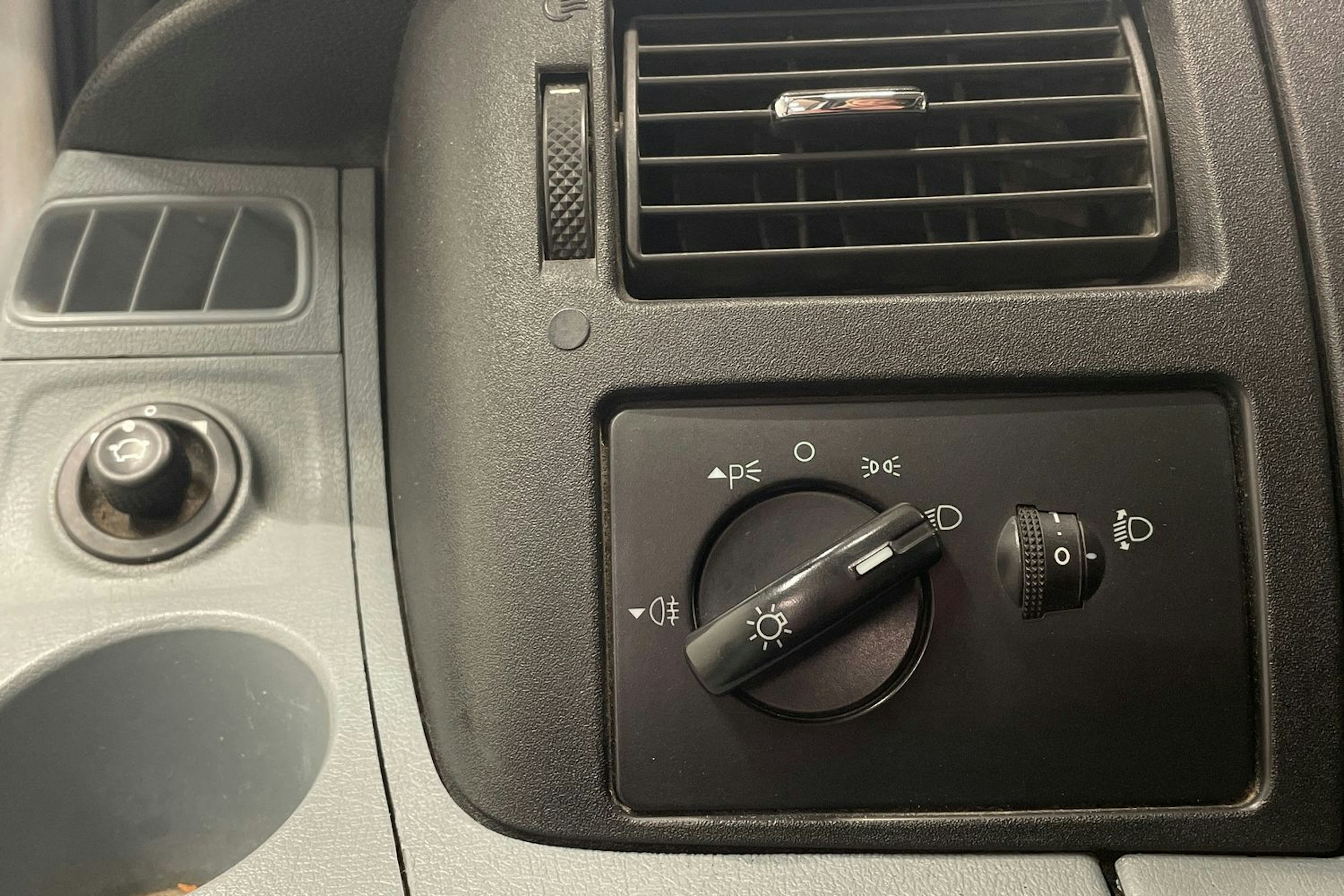 valkoinen Ford Transit 2008 kuva 17.