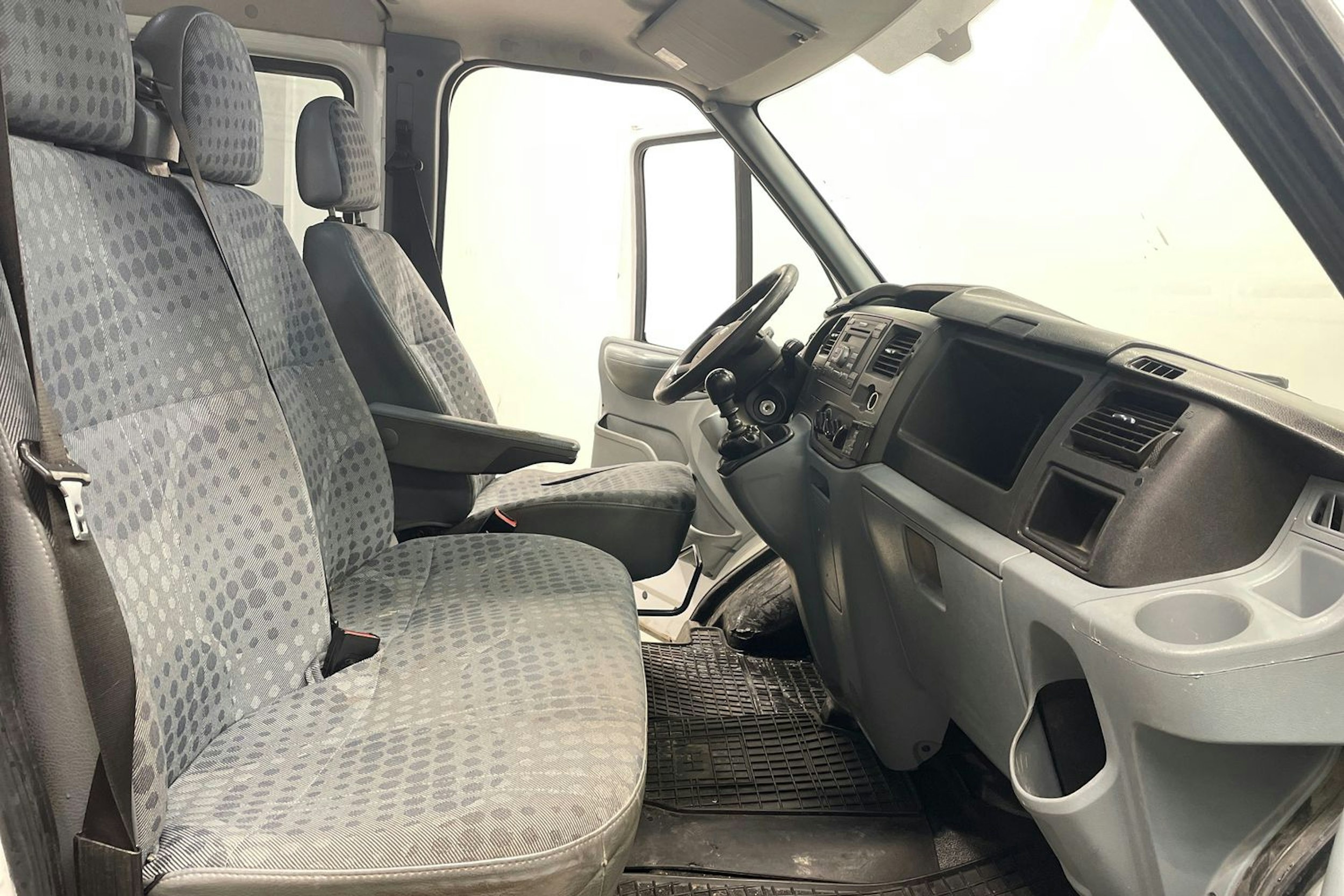 valkoinen Ford Transit 2008 kuva 19.