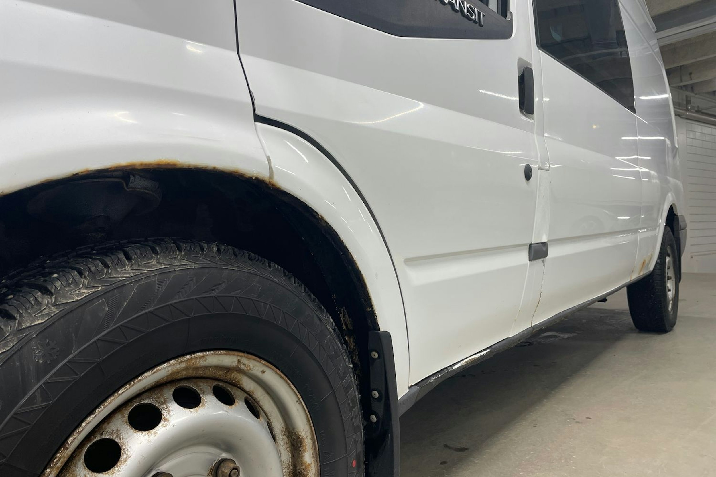 valkoinen Ford Transit 2008 kuva 26.