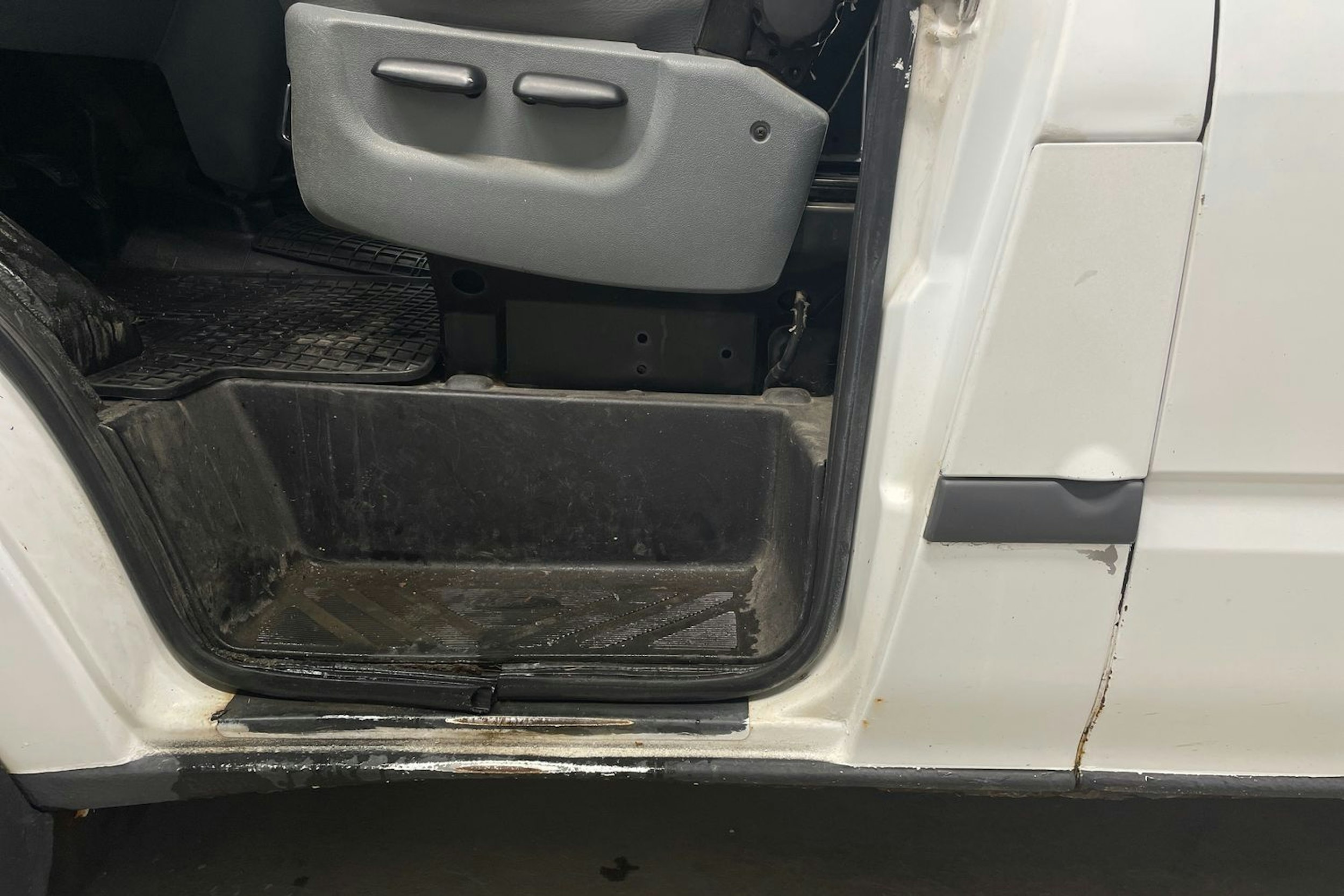 valkoinen Ford Transit 2008 kuva 27.