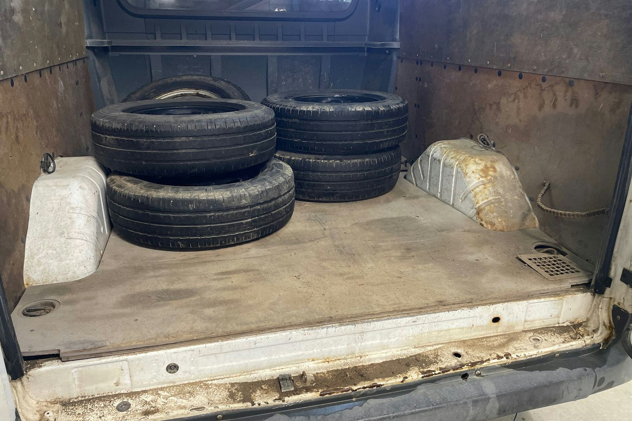 valkoinen Ford Transit 2008 kuva 39.