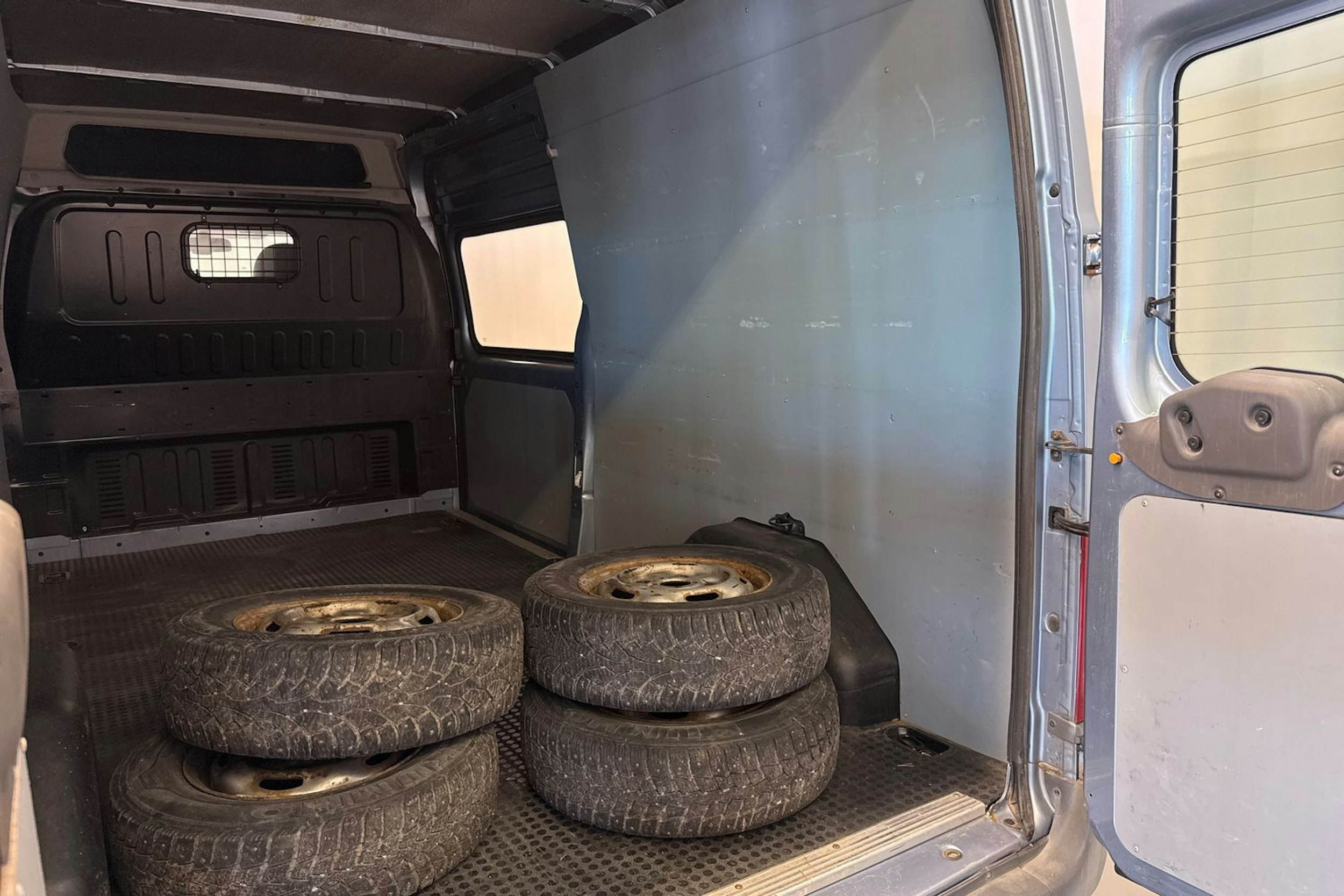 sininen Ford Transit 2008 kuva 21.