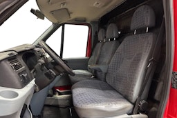 punainen Ford Transit 2009 kuva 6.