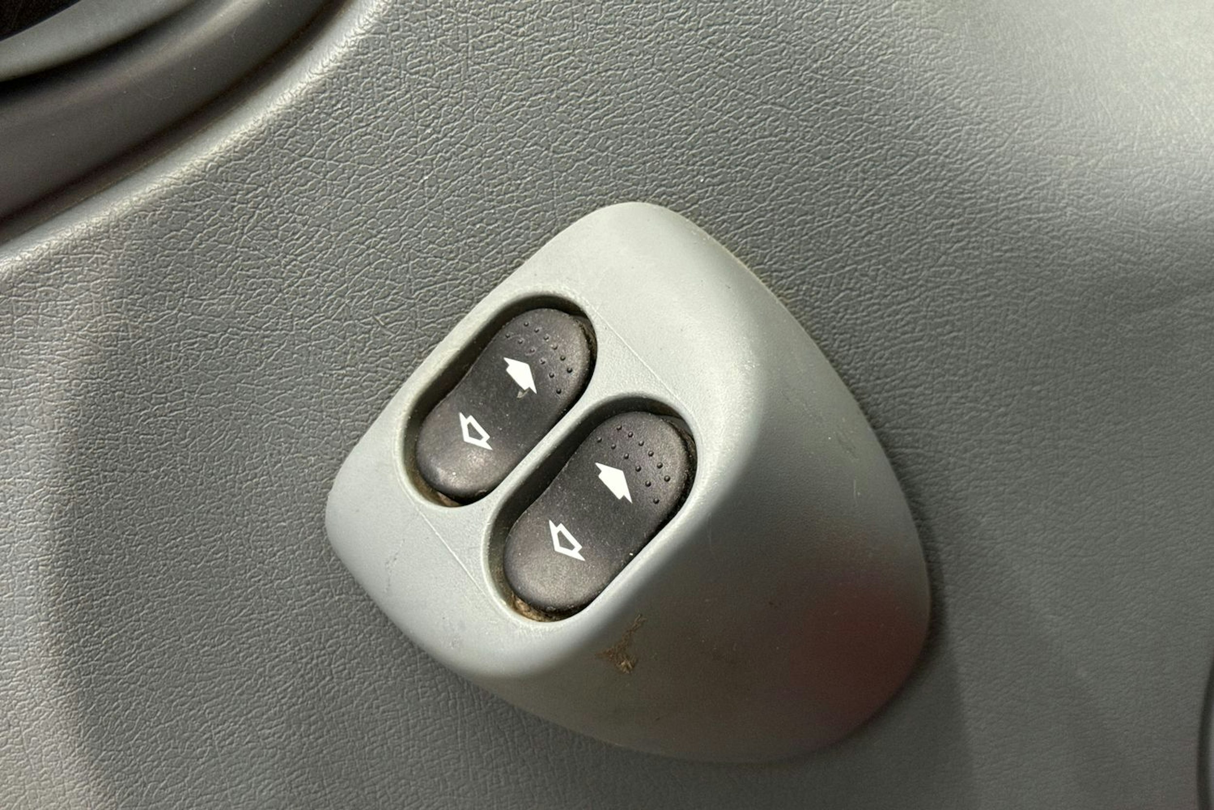 punainen Ford Transit 2009 kuva 10.