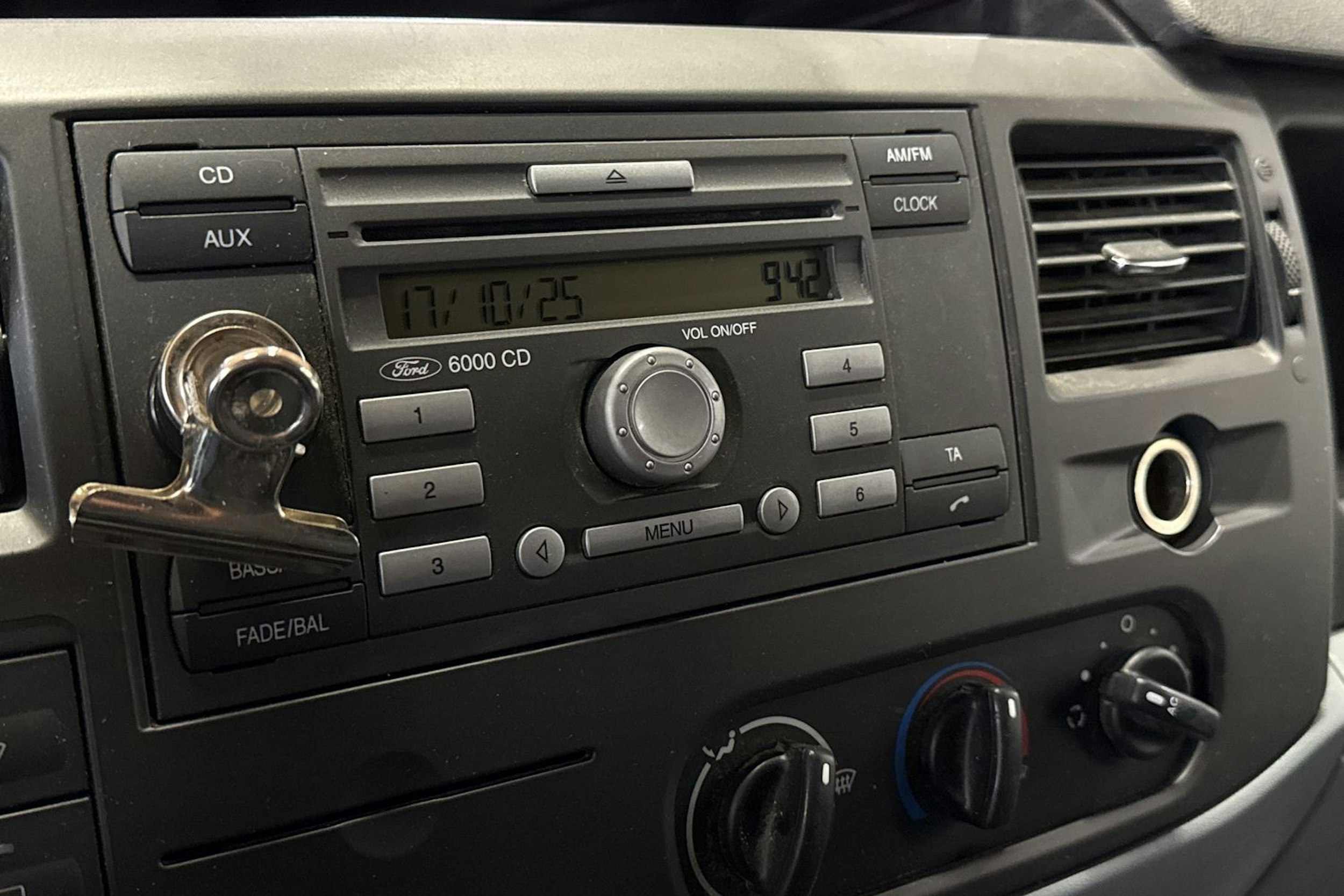 punainen Ford Transit 2009 kuva 16.