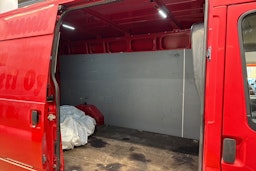 punainen Ford Transit 2009 kuva 17.