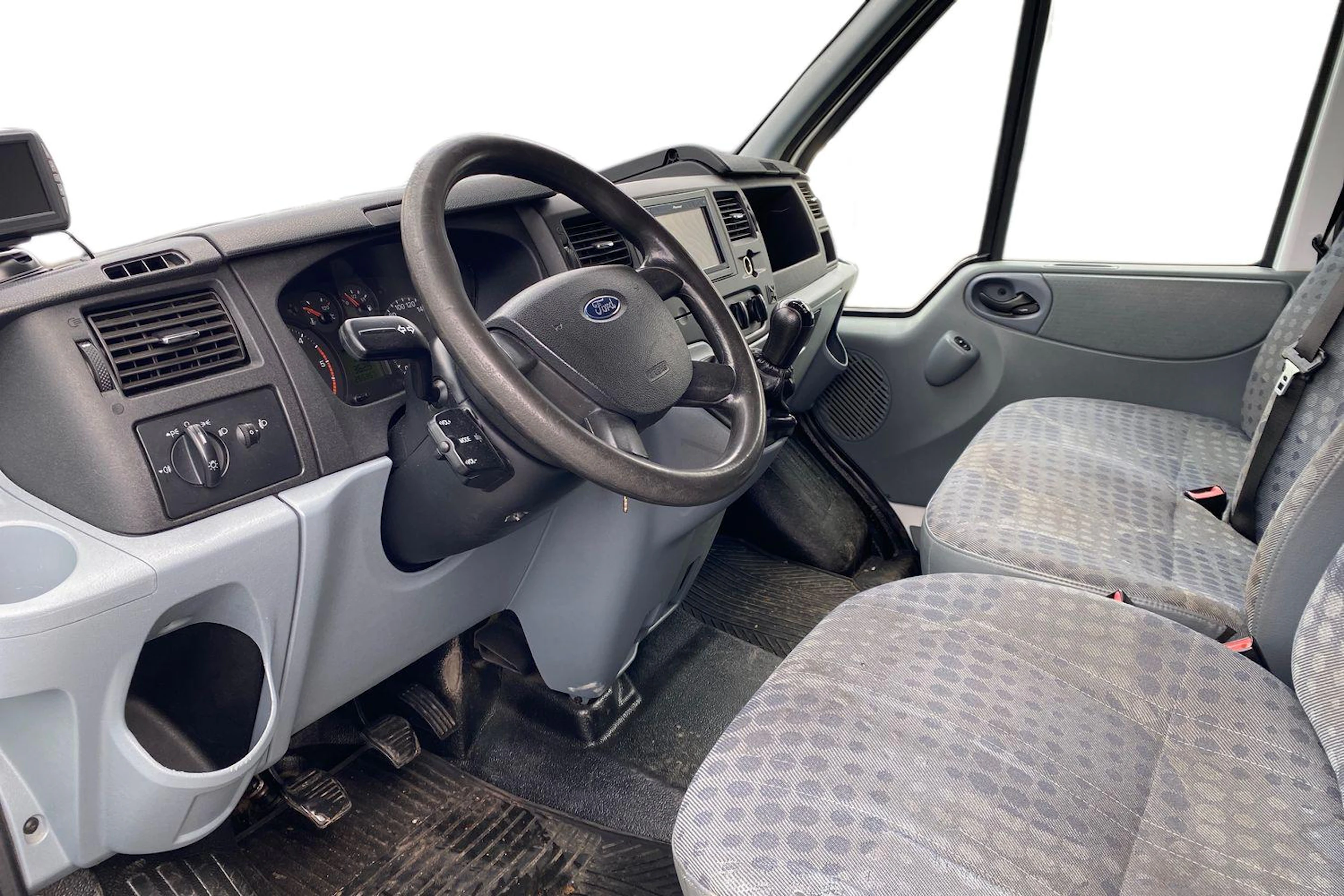 valkoinen Ford Transit 2010 kuva 3.