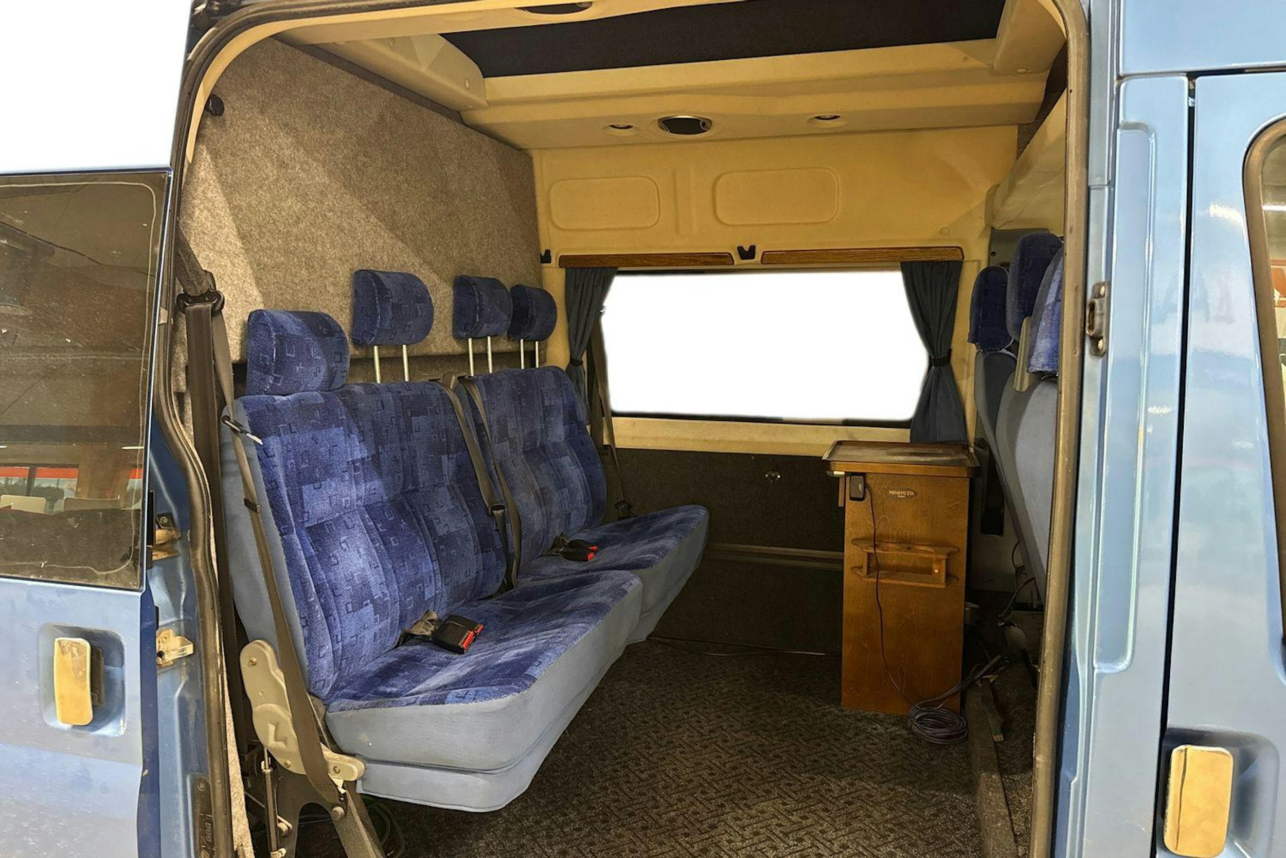 sininen Ford Transit 2010 kuva 3.