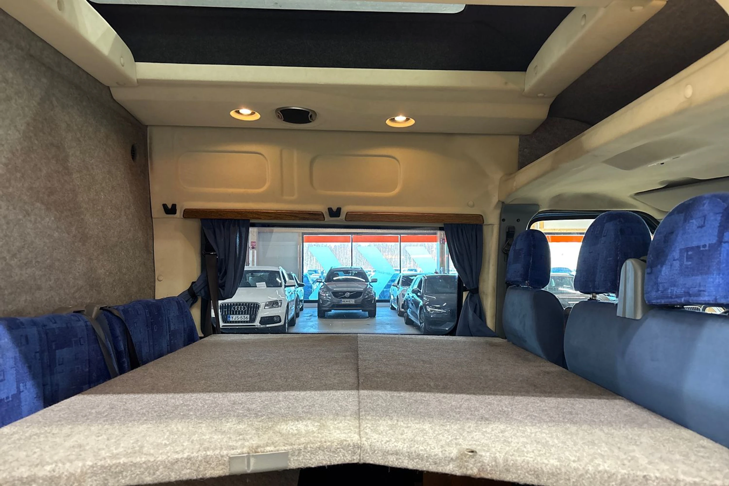sininen Ford Transit 2010 kuva 29.