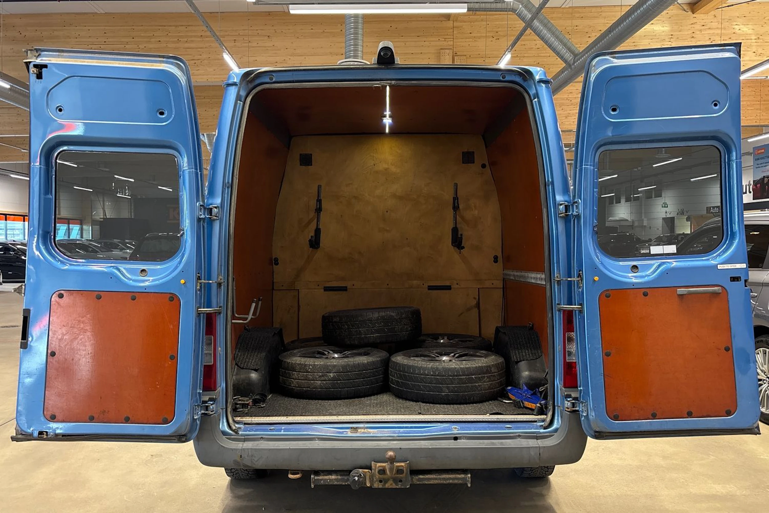 sininen Ford Transit 2010 kuva 31.