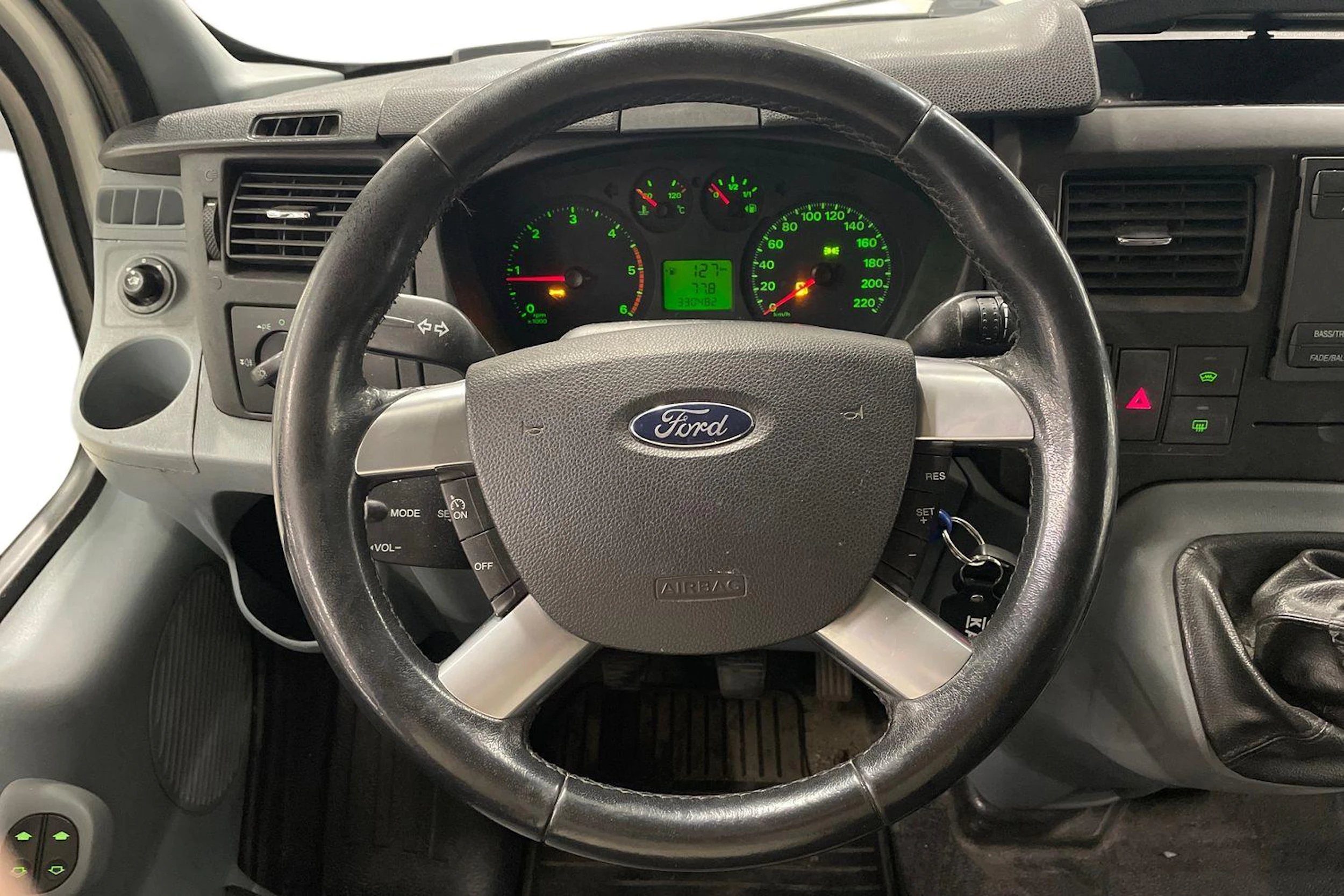 valkoinen Ford Transit 2010 kuva 7.