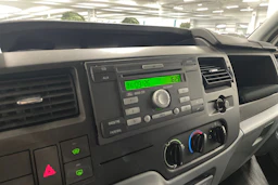 valkoinen Ford Transit 2010 kuva 12.