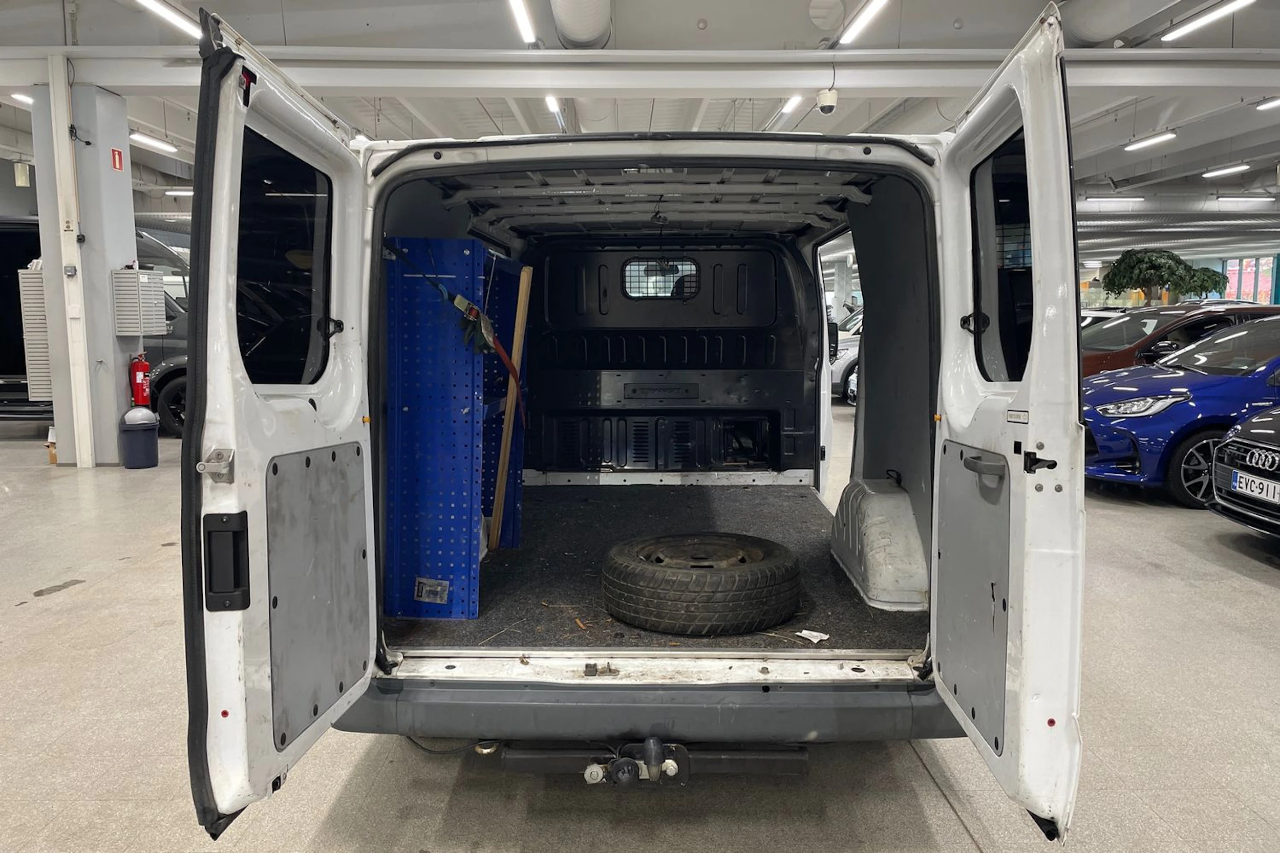 valkoinen Ford Transit 2010 kuva 16.