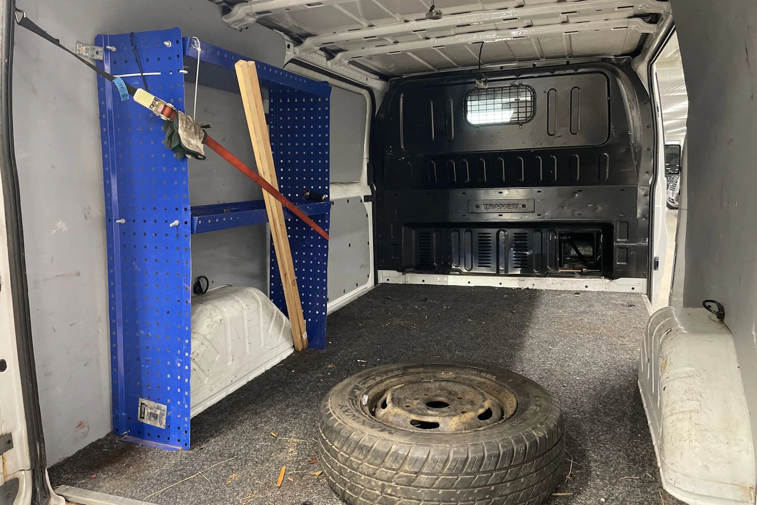 valkoinen Ford Transit 2010 kuva 17.