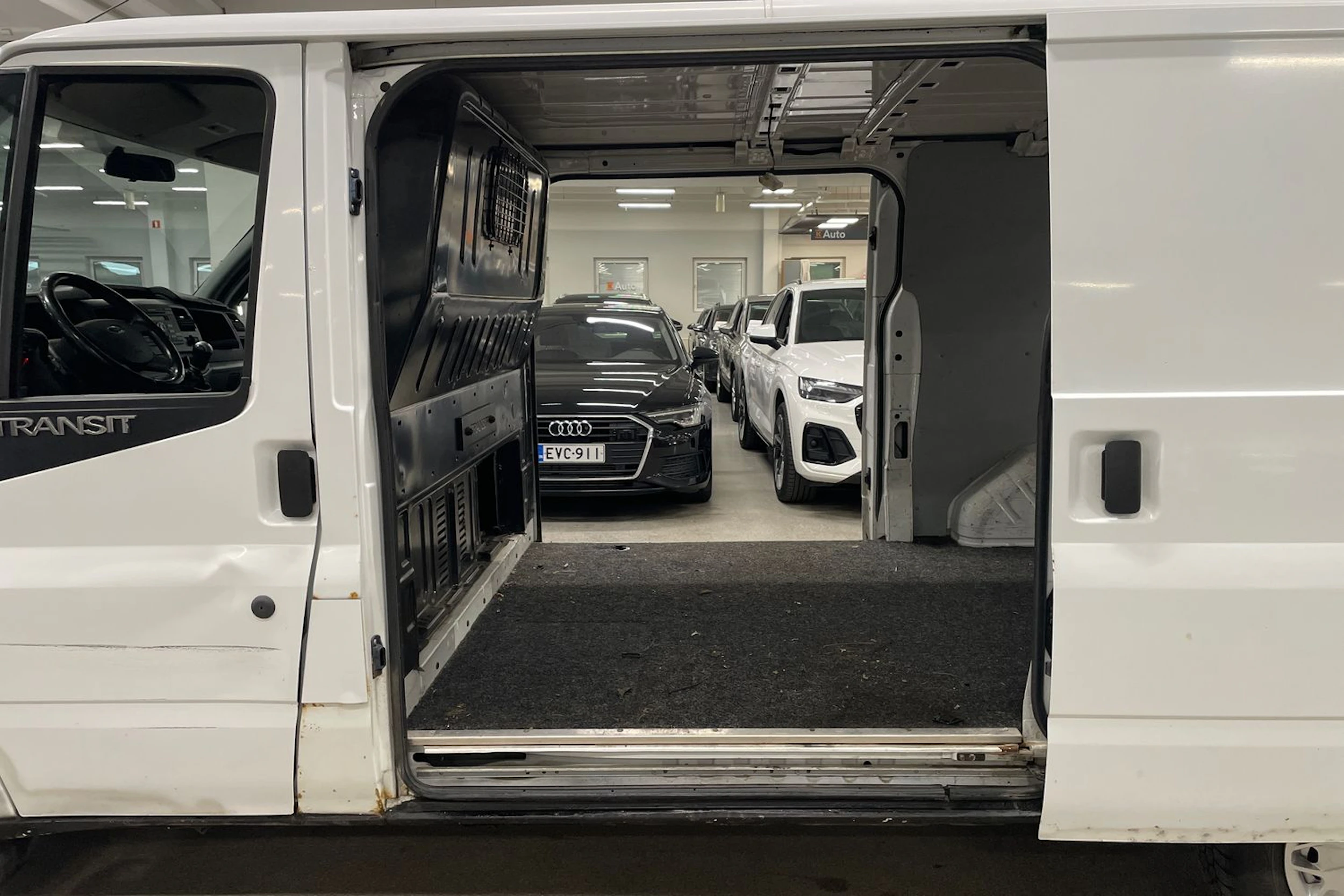 valkoinen Ford Transit 2010 kuva 18.